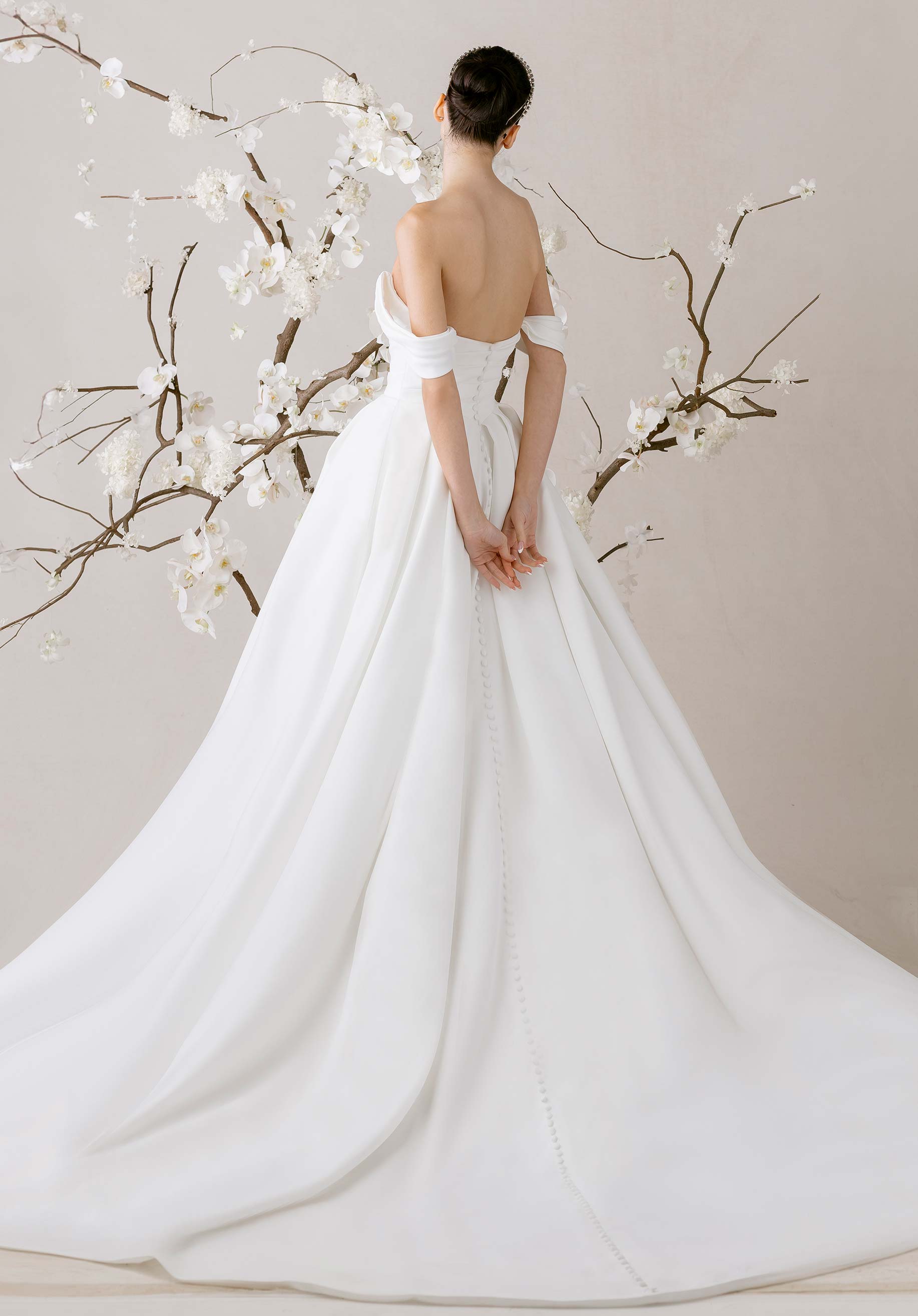 morilee-mirela-satin-brautkleid-a-linie-mit-schlitz-und-abnehm-rmeln image 4