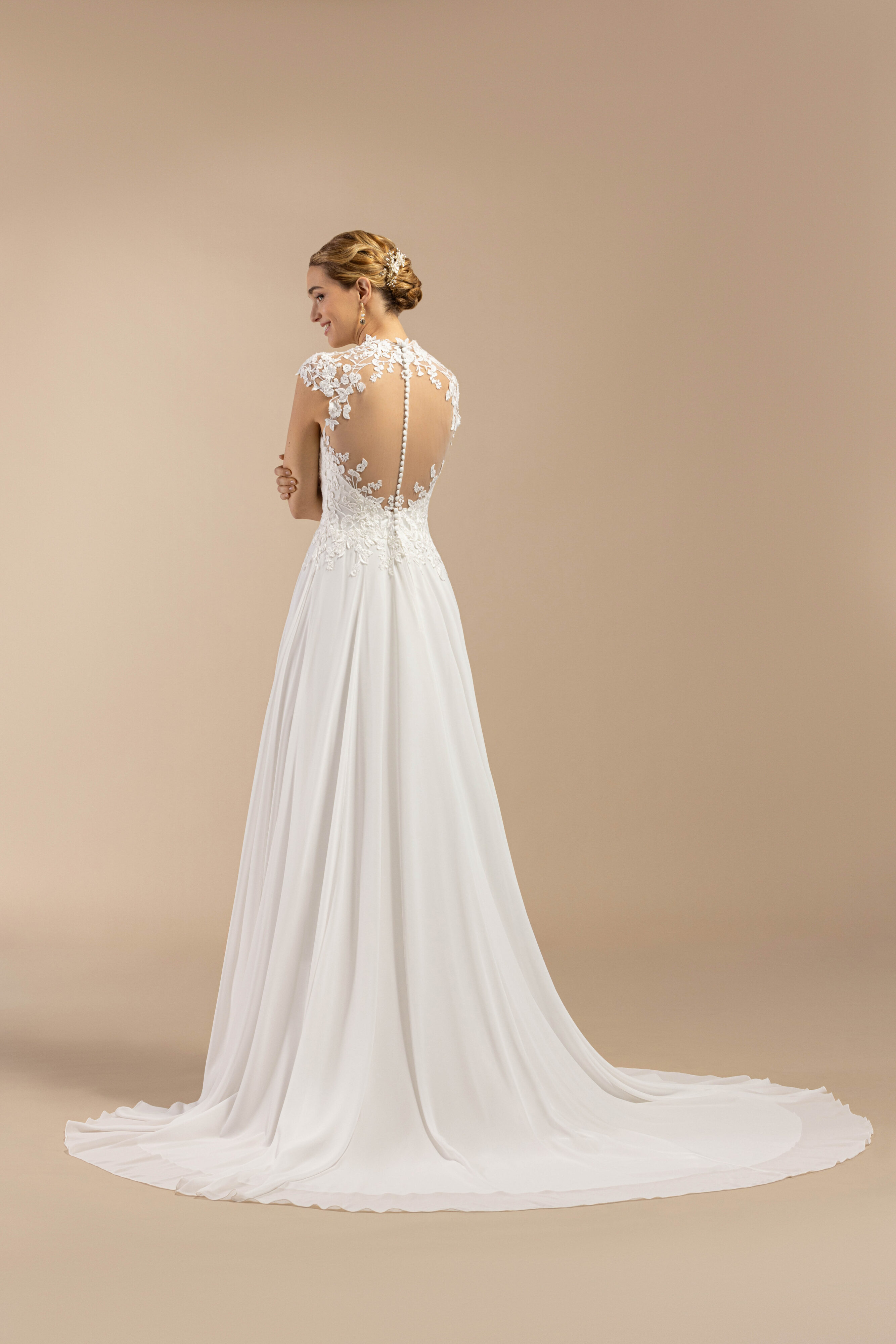eglantine-b-n-dicte-brautkleid image 3