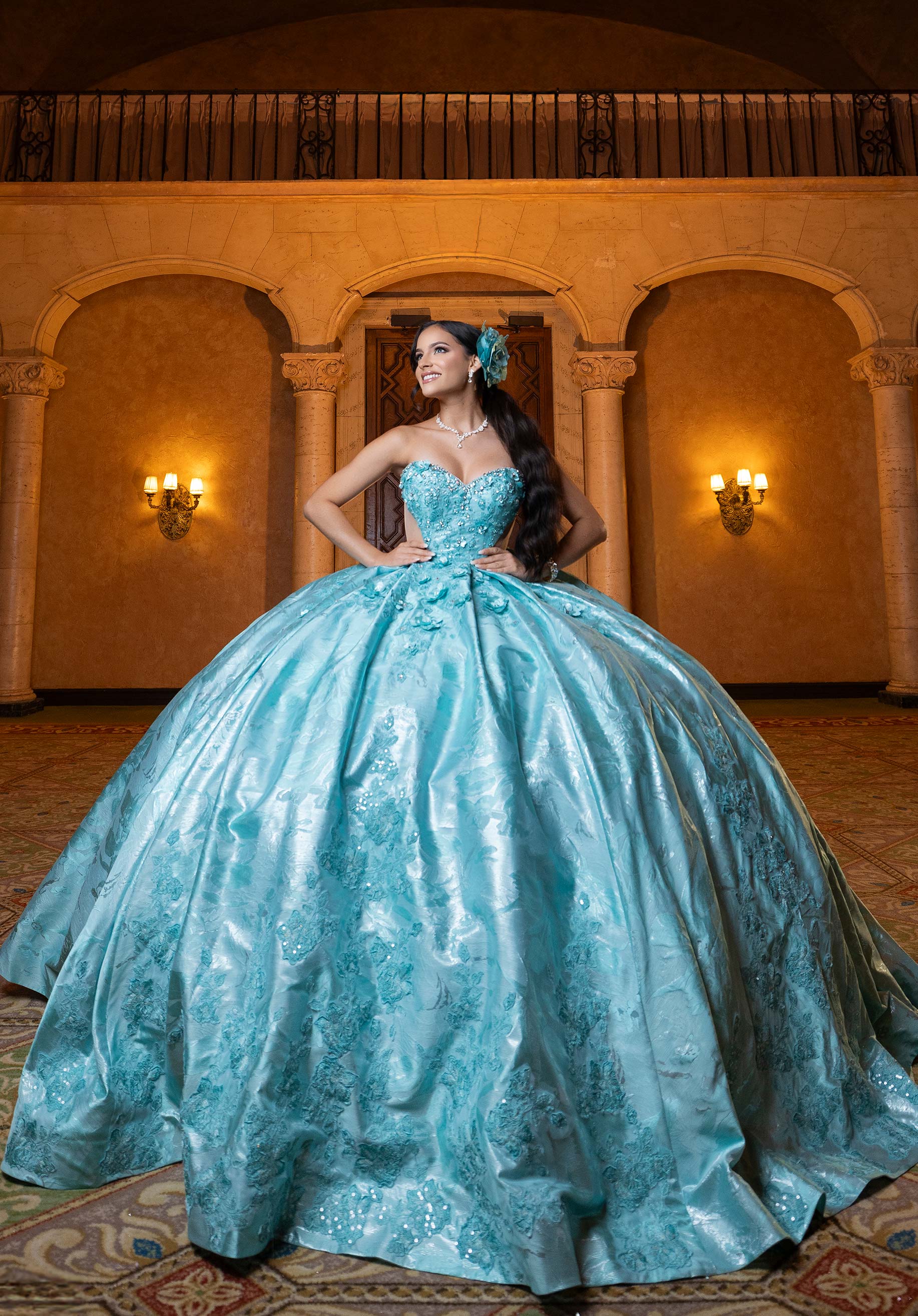 morilee-vizcaya-bryn-quincea-era-kleid-brokat-mini-mit-berrock-und-schleife image 6