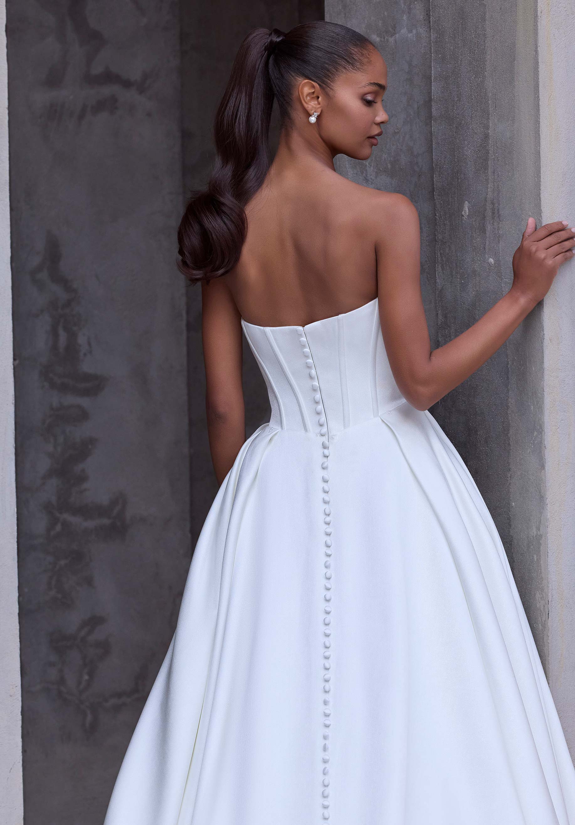 morilee-athene-brautkleid-tr-gerloser-satin-ballkleid image 3