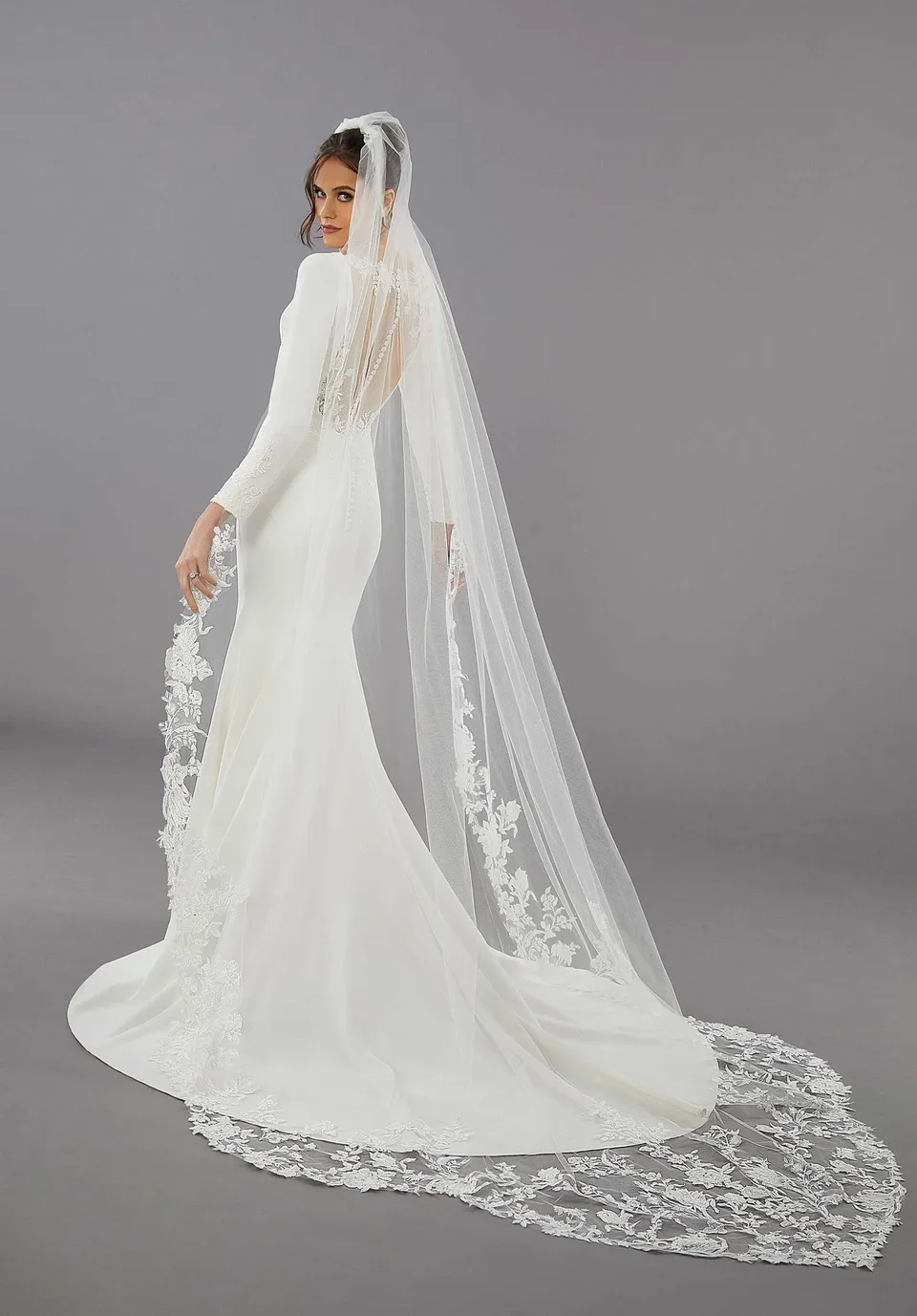 morilee-pointed-lace-brautschleier-kathedrale image 1