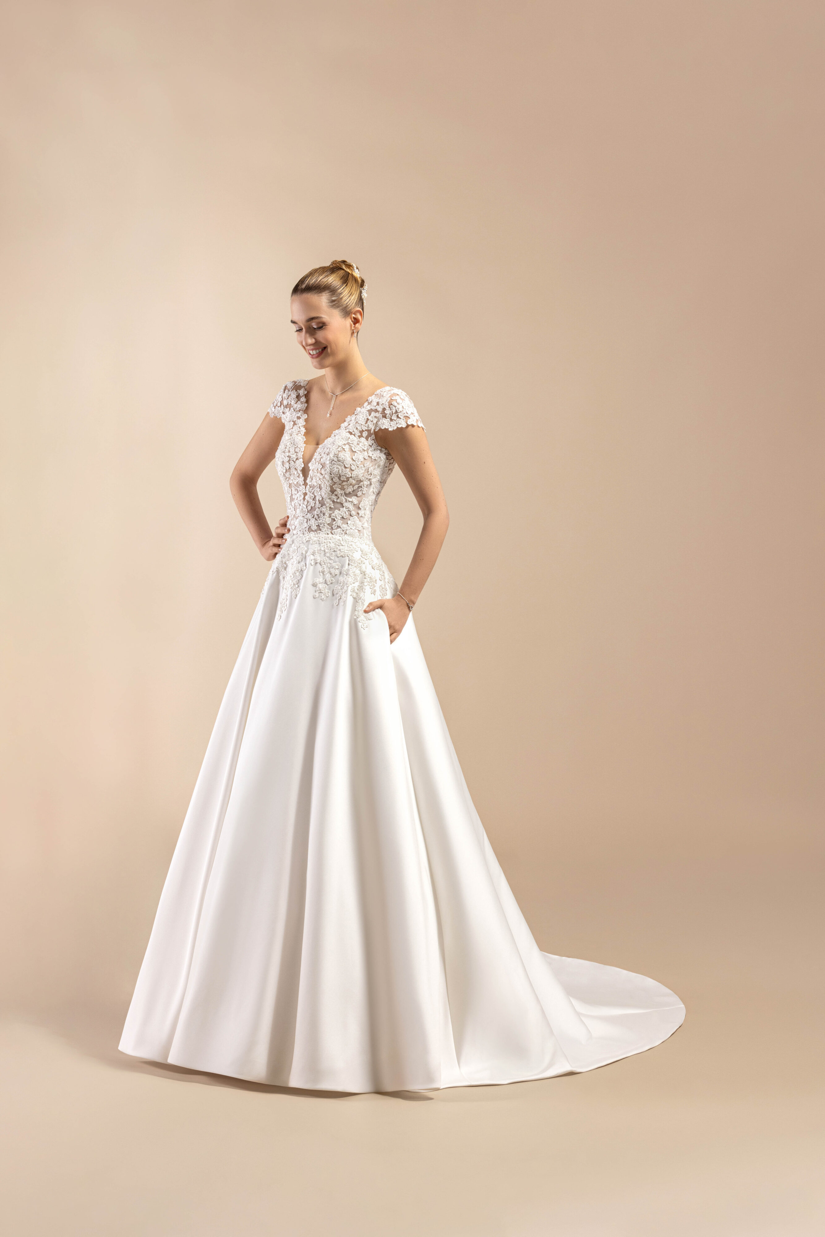 eglantine-bronze-brautkleid-ivoire-gr-34-62 image 1