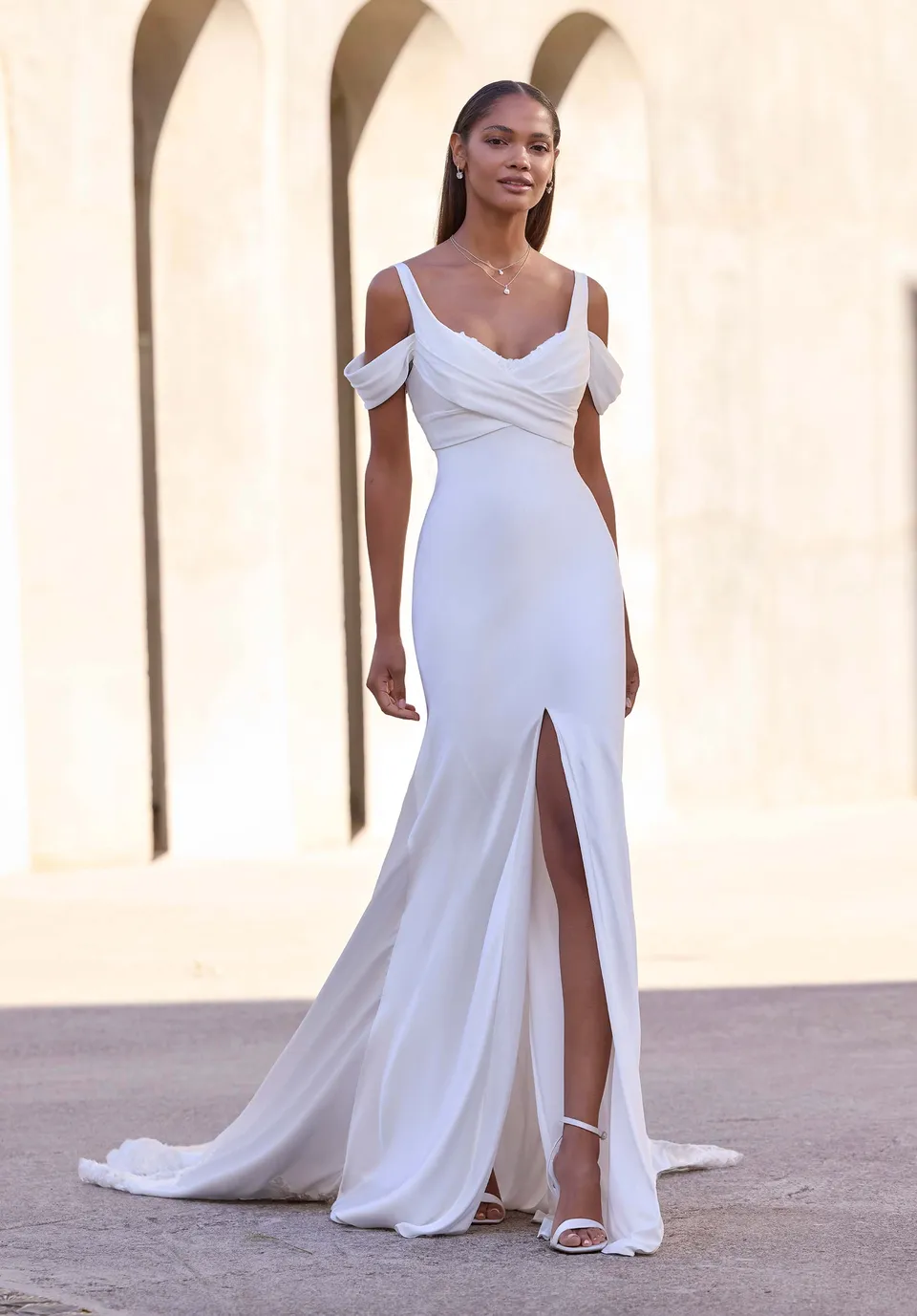 morilee-kalliope-brautkleid-meerjungfrau-satin-mit-schlitz-und-spitze image 1