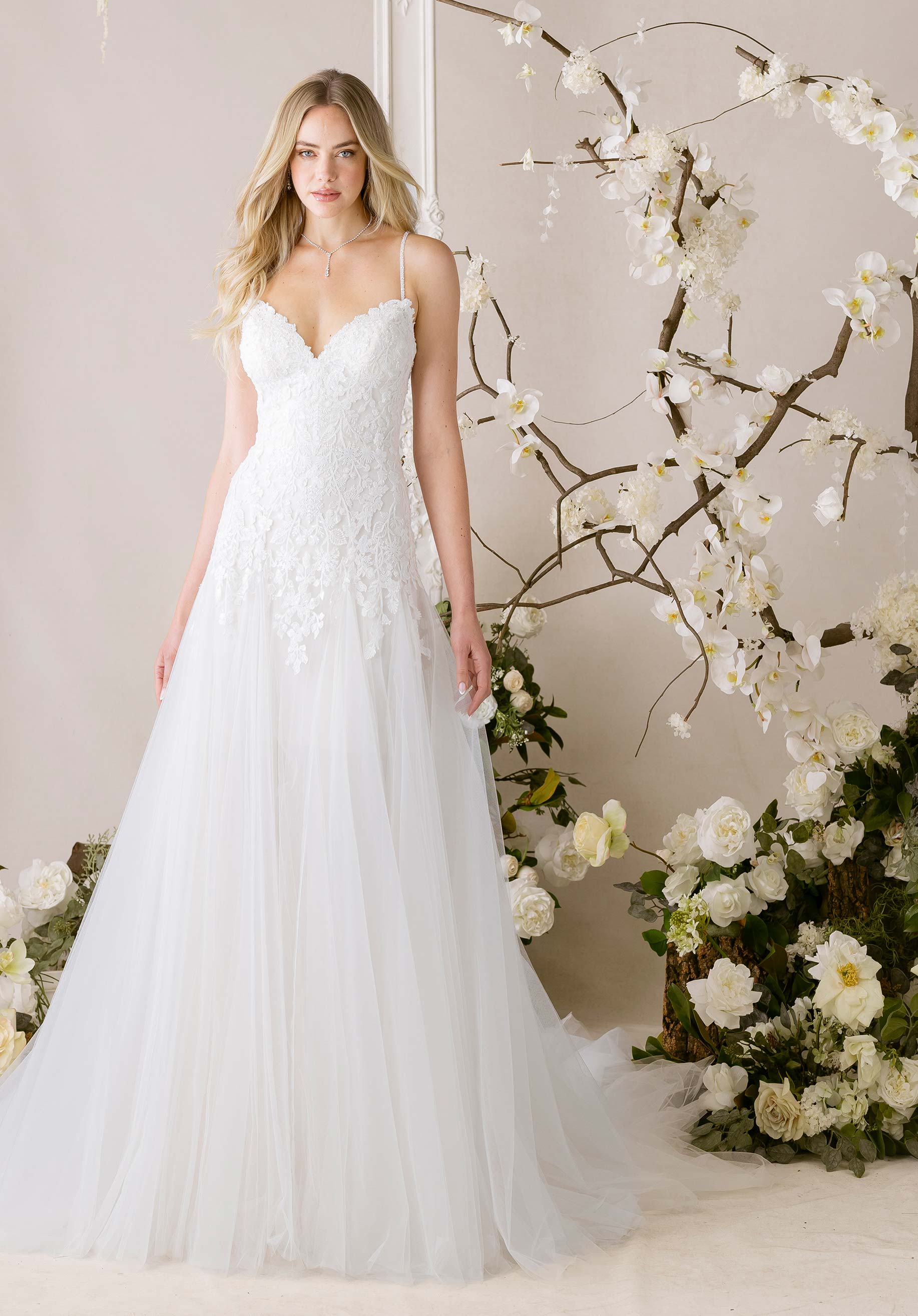 morilee-pavlova-brautkleid-a-linie-t-ll-mit-chapel-schleppe image 1
