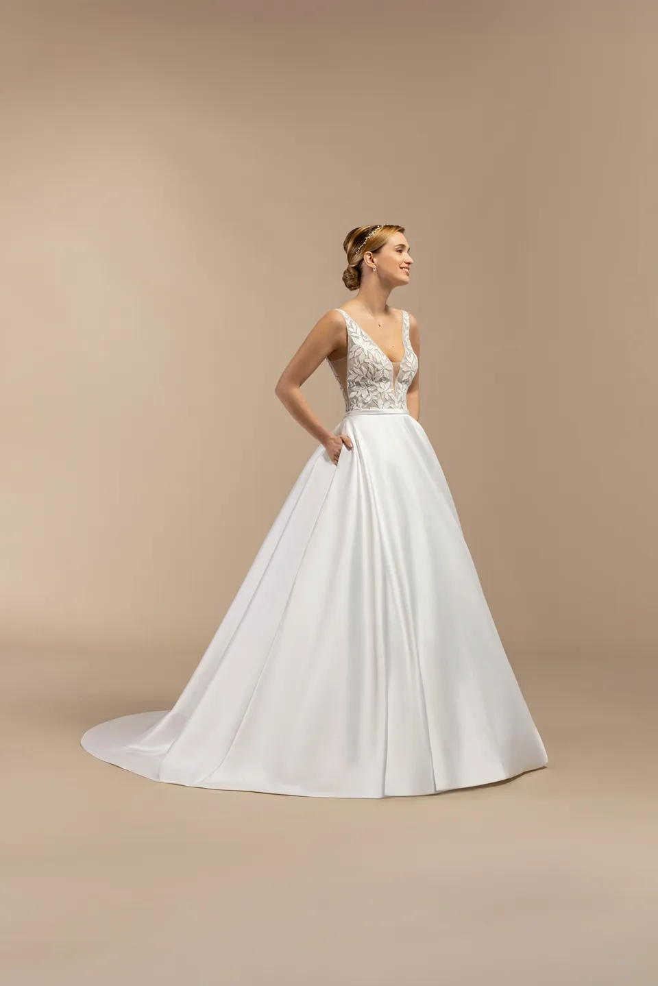 eglantine-baccarat-brautkleid-ivoire-gr-e-34-70 image 1