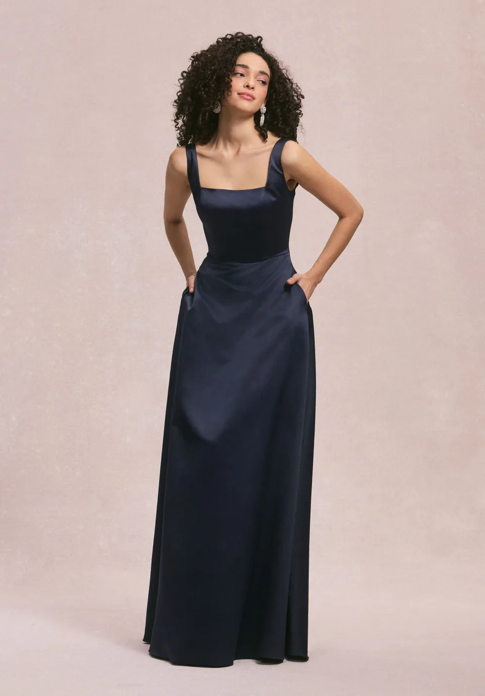 morilee-square-neck-satin-brautjungfernkleid-mit-schleife image 1