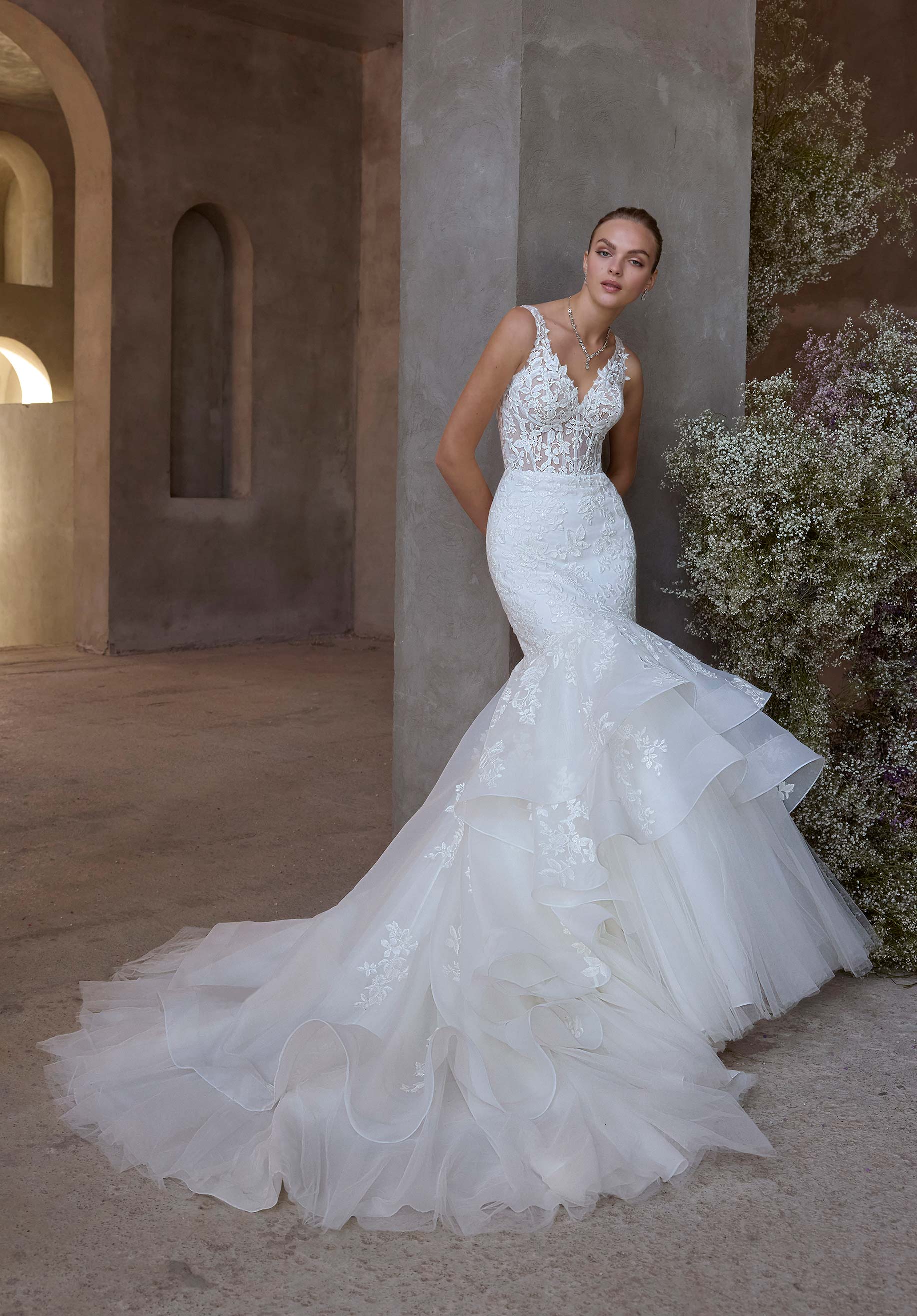 morilee-demetra-brautkleid-meerjungfrau-mit-deep-v-und-t-ll-stufenrock image 3