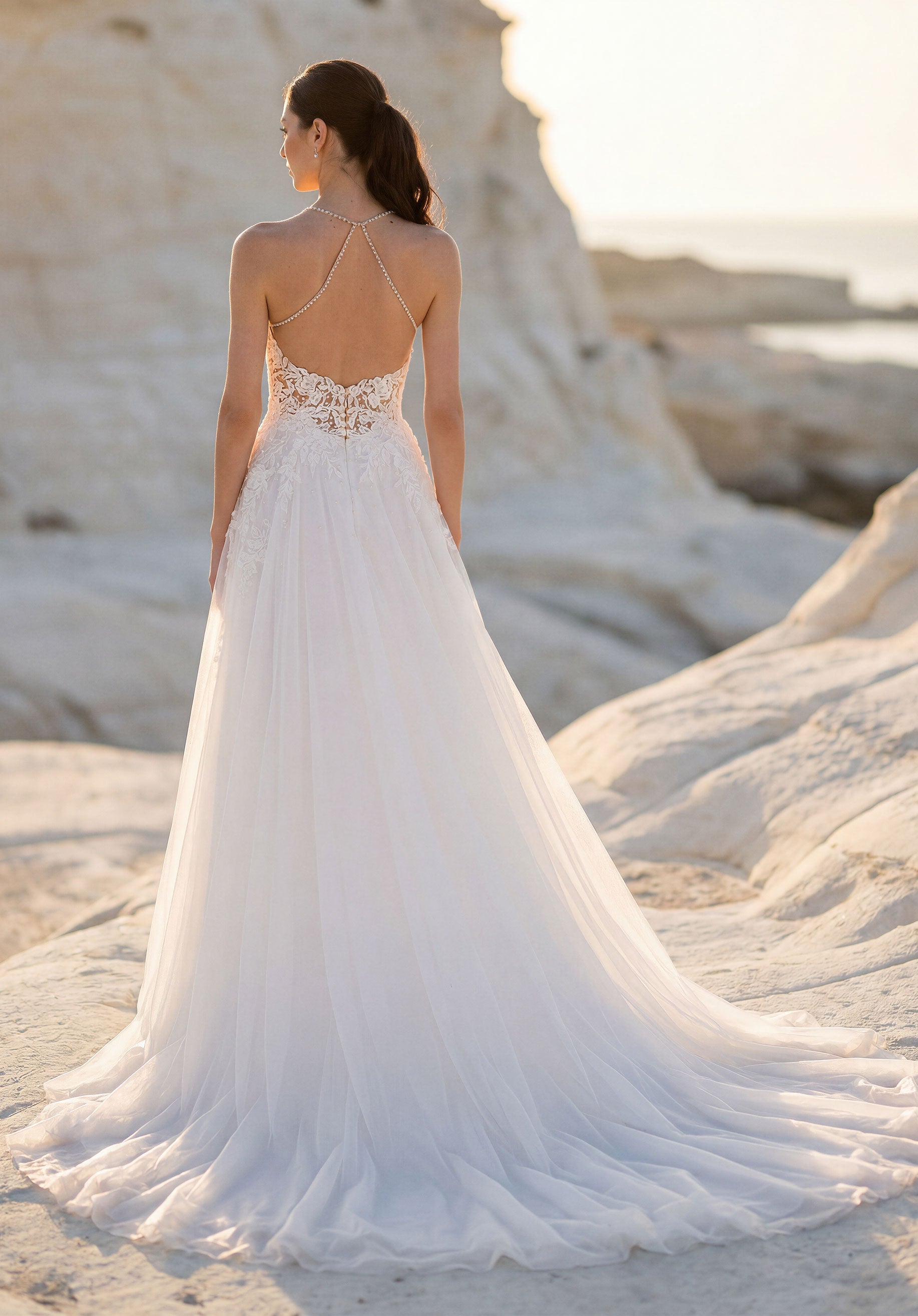 morilee-tilda-brautkleid-a-linie-perlen-neckholder image 3