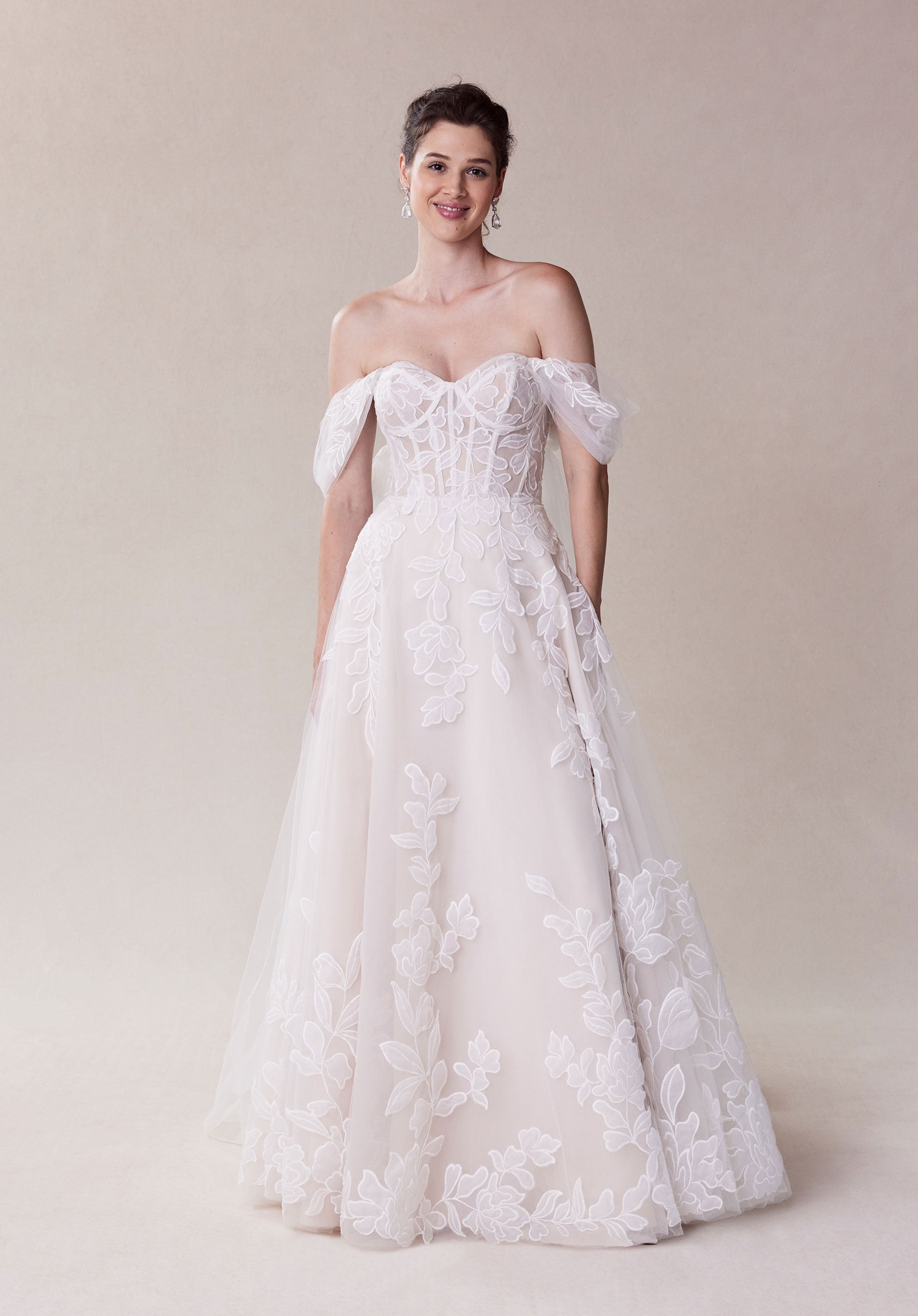 morilee-sahar-a-linie-brautkleid-mit-schleppe image 1