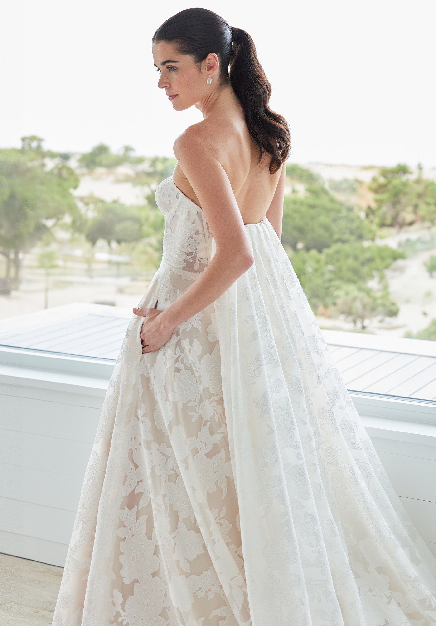morilee-saige-ballkleid-brautkleid-aus-burnout-organza image 7