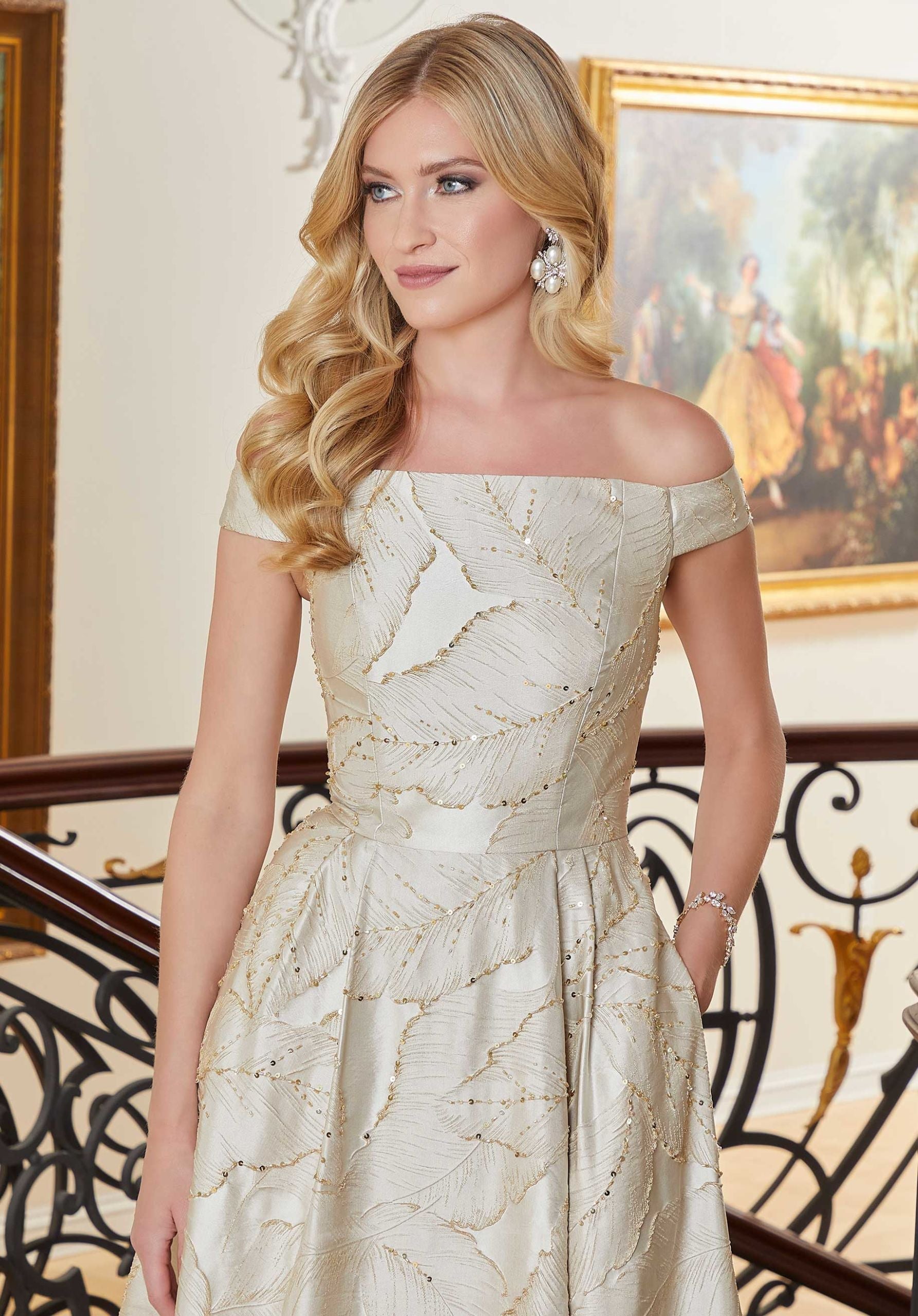 morilee-abendkleid-a-linie-brokat-federmuster-off-shoulder image 4