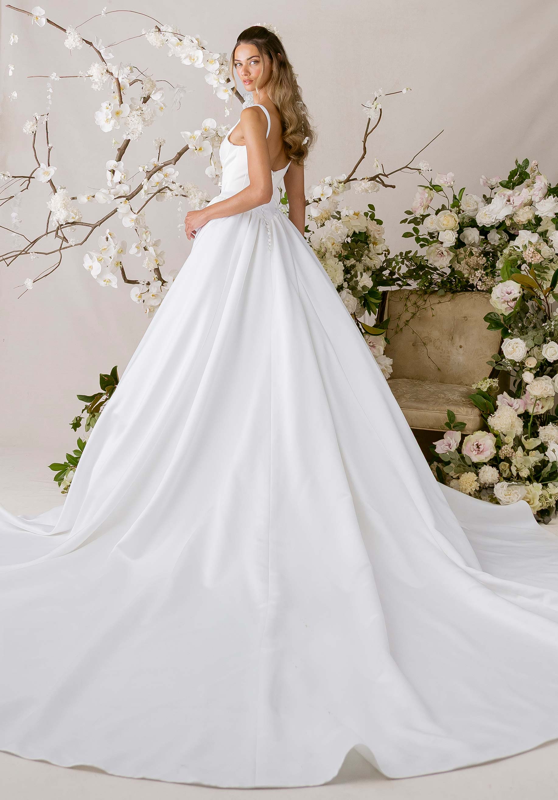 morilee-wilis-brautkleid-ballkleid-mit-basque-taille-und-schleife image 3
