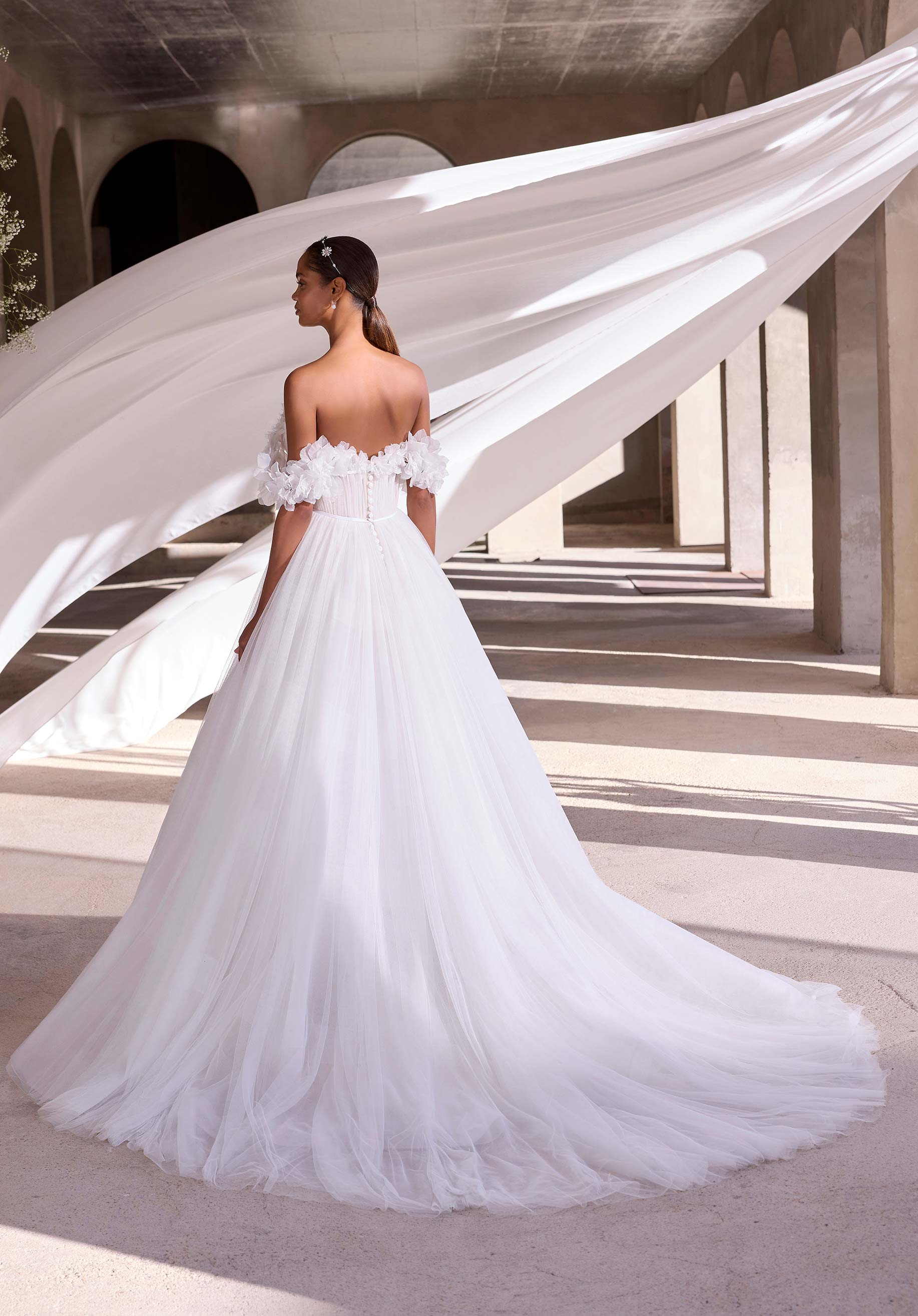 morilee-daphne-brautkleid-a-linie-t-ll-mit-3d-bl-ten-und-korsett image 3