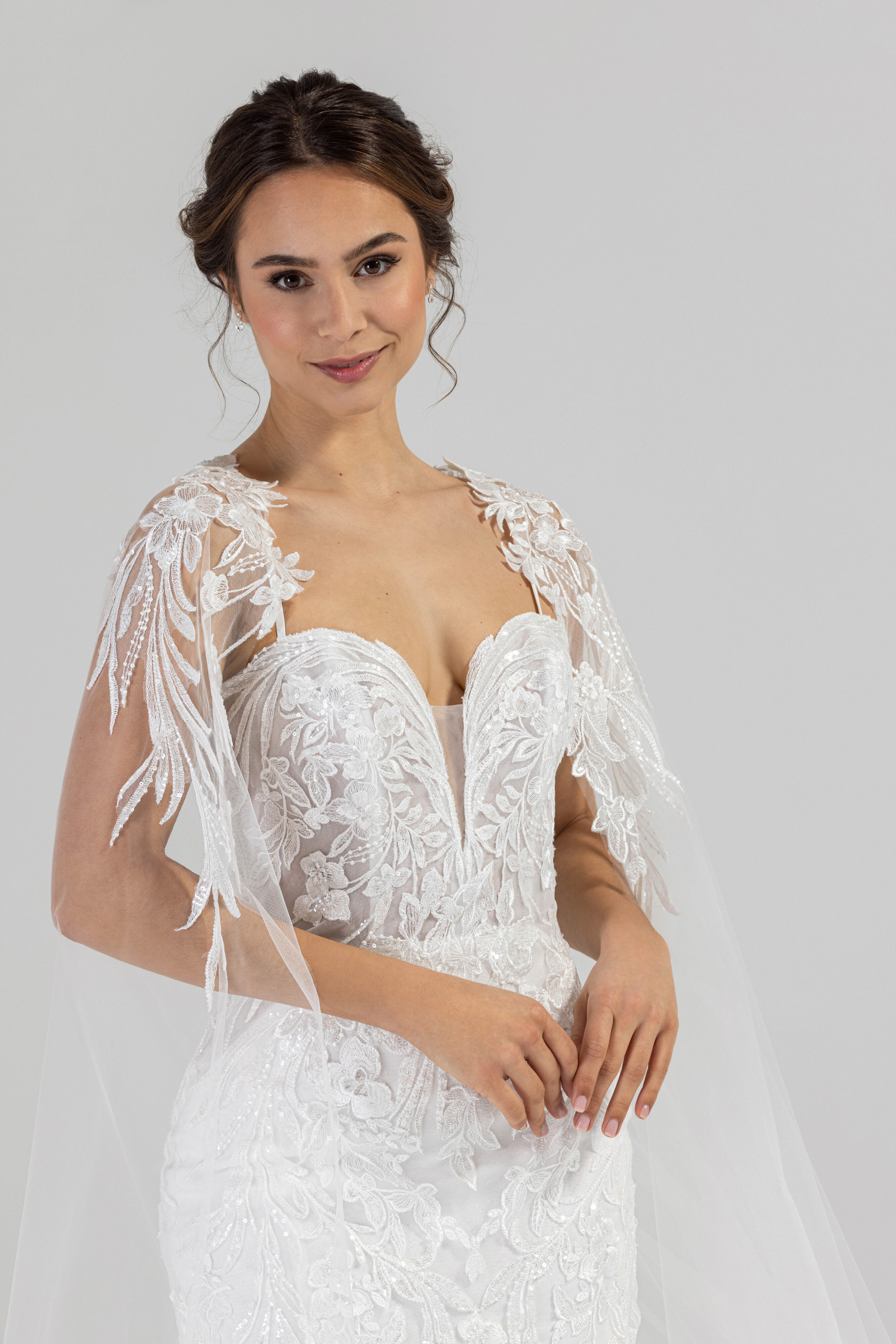 eglantine-lagune-brautkleid-mit-cape-ivoire-wei-gr-34-74 image 2