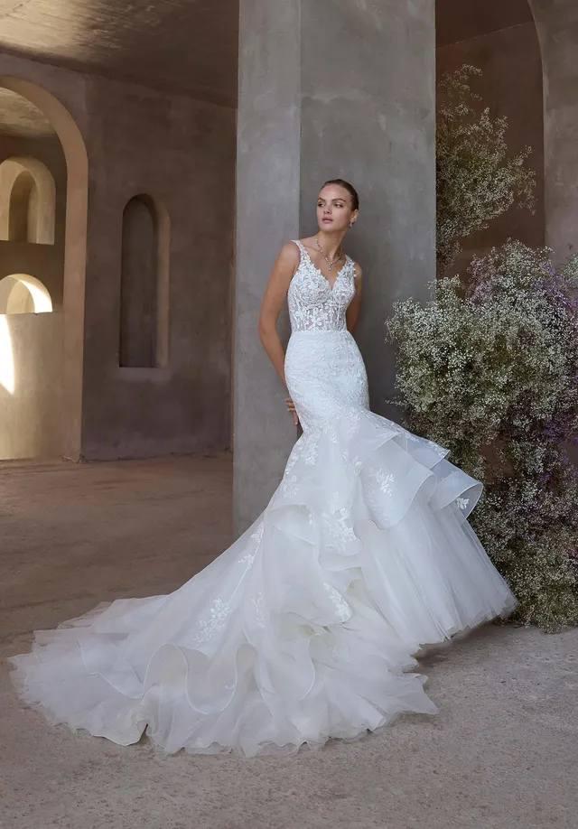 morilee-demetra-brautkleid-meerjungfrau-mit-deep-v-und-t-ll-stufenrock image 1