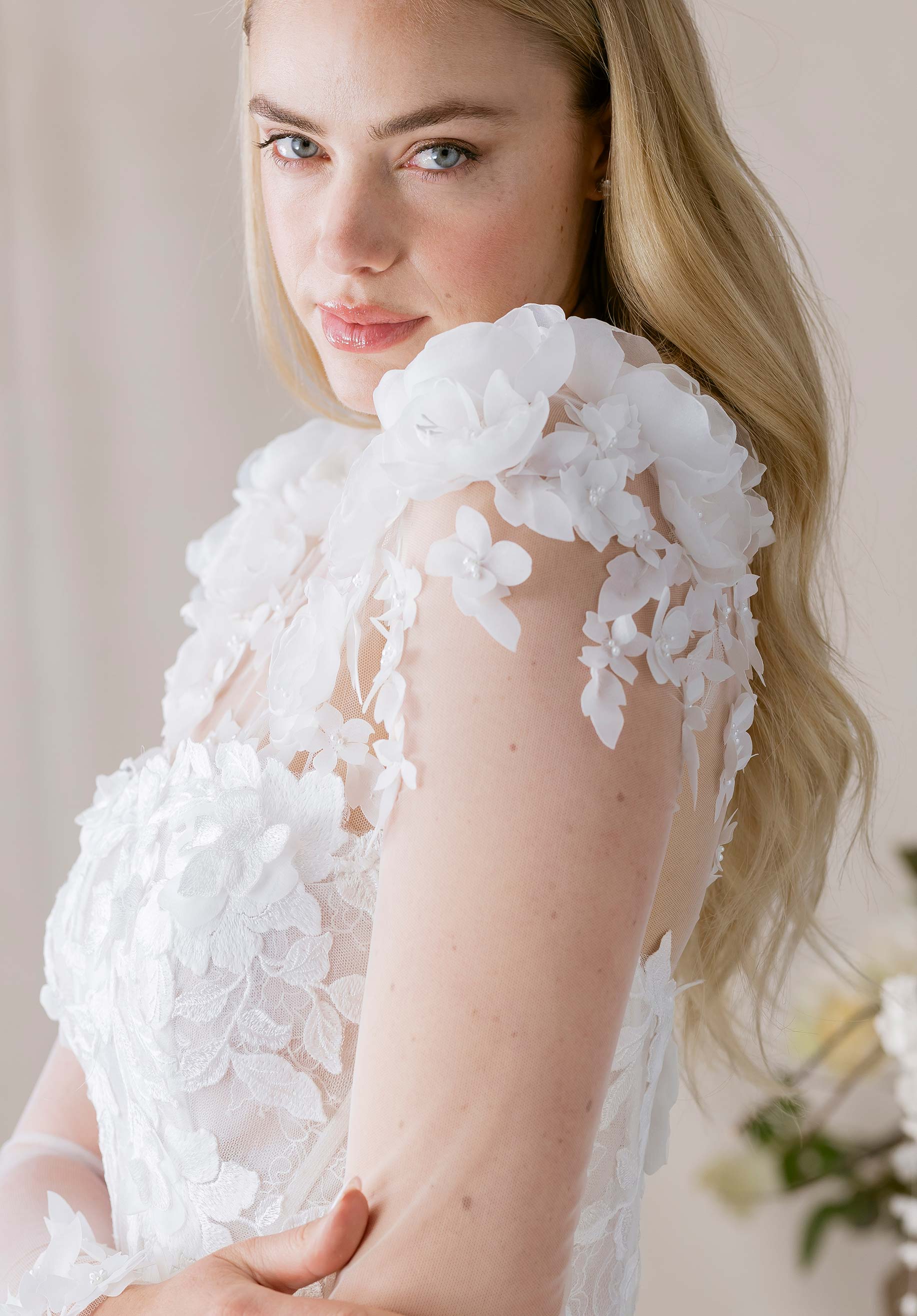 morilee-alina-brautkleid-ballkleid-mit-t-ll-und-blumen image 3