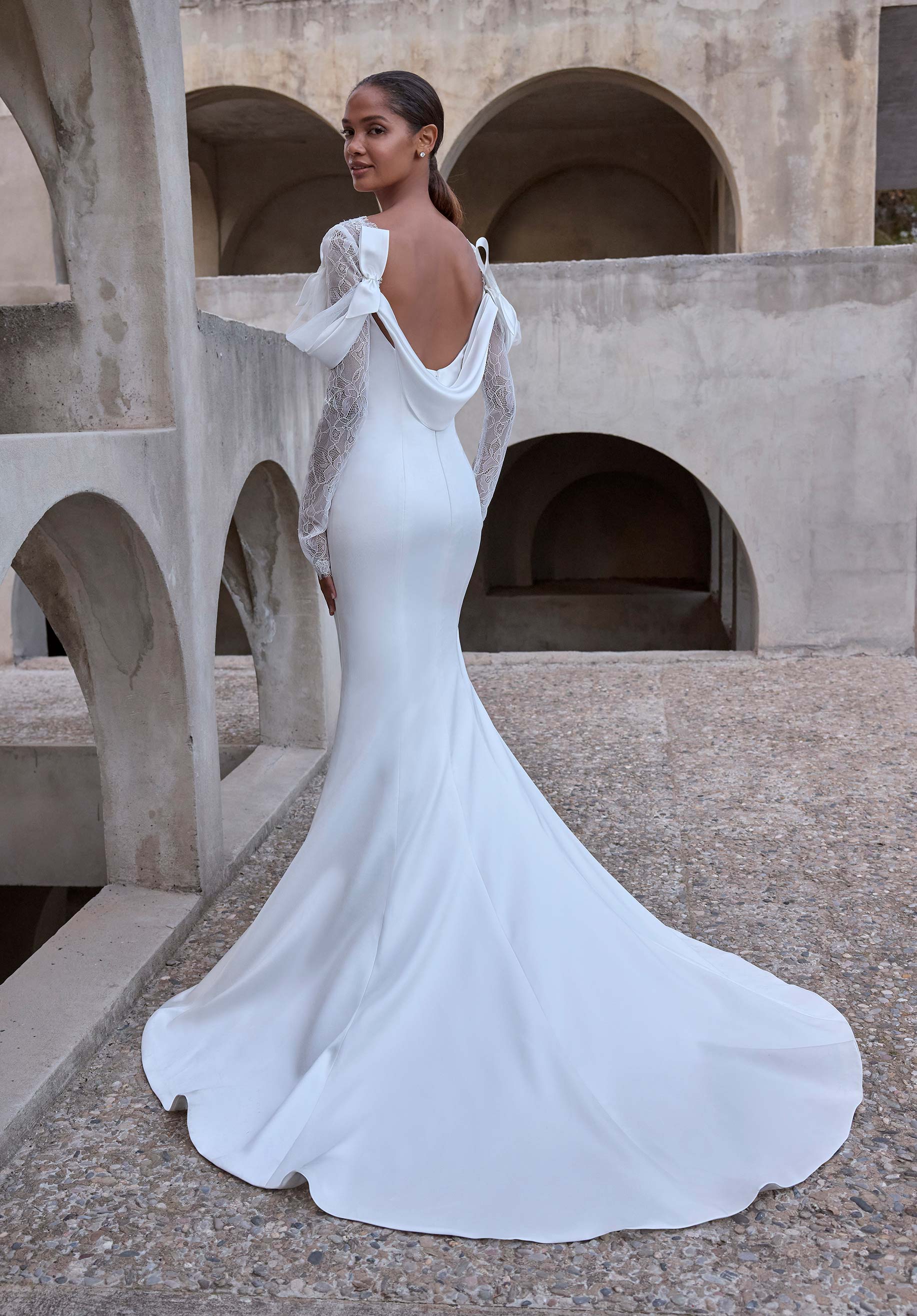 morilee-thena-brautkleid-fit-flare-stretch-satin-mit-cowl-und-schlitz image 5
