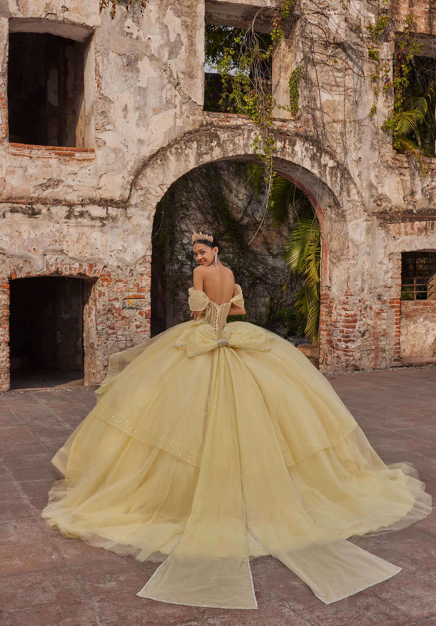 morilee-vizcaya-aubree-quincea-era-kleid-glitzer image 6