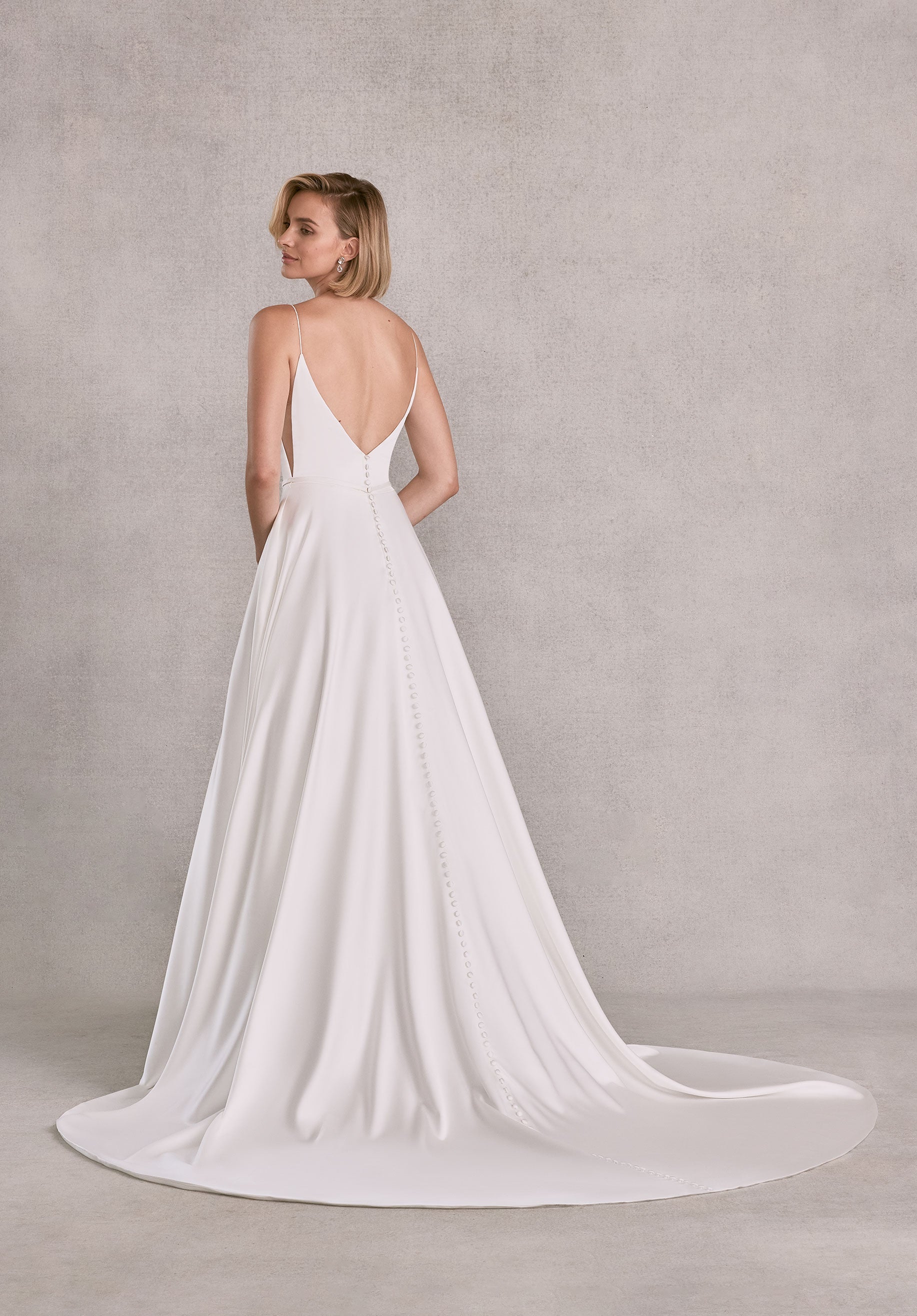 morilee-scotlyn-satin-a-linie-brautkleid-mit-schleife-und-schleppe image 3