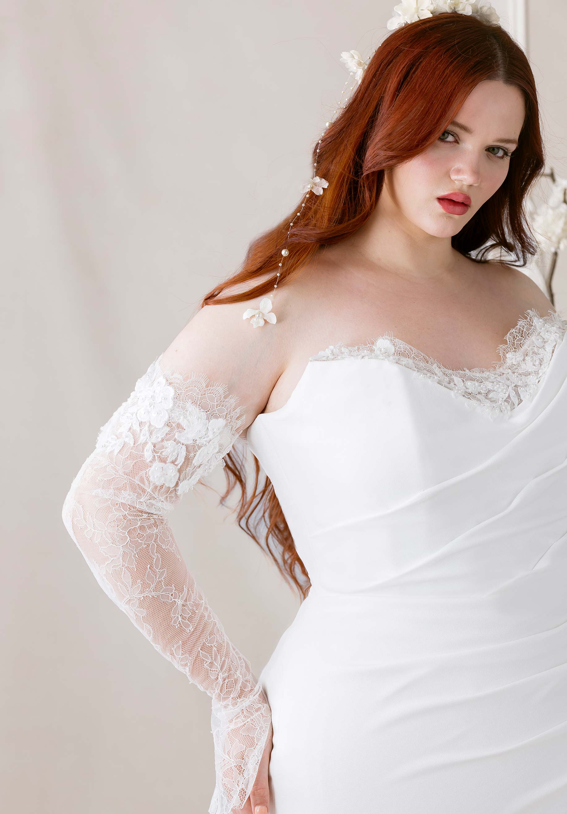 morilee-mariposa-brautkleid-sheath-aus-stretch-satin-mit-schlitz image 2
