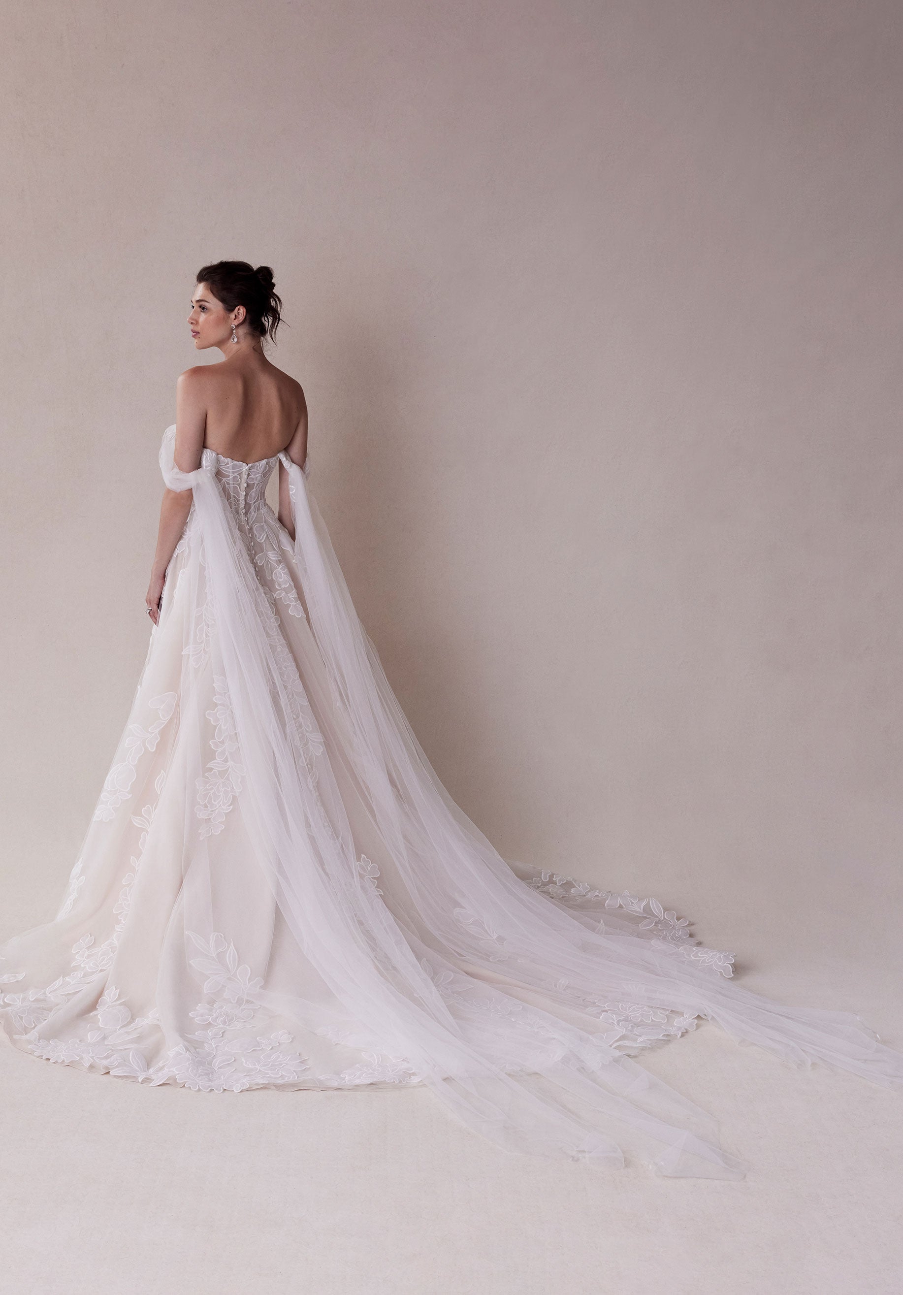 morilee-sahar-a-linie-brautkleid-mit-schleppe image 7