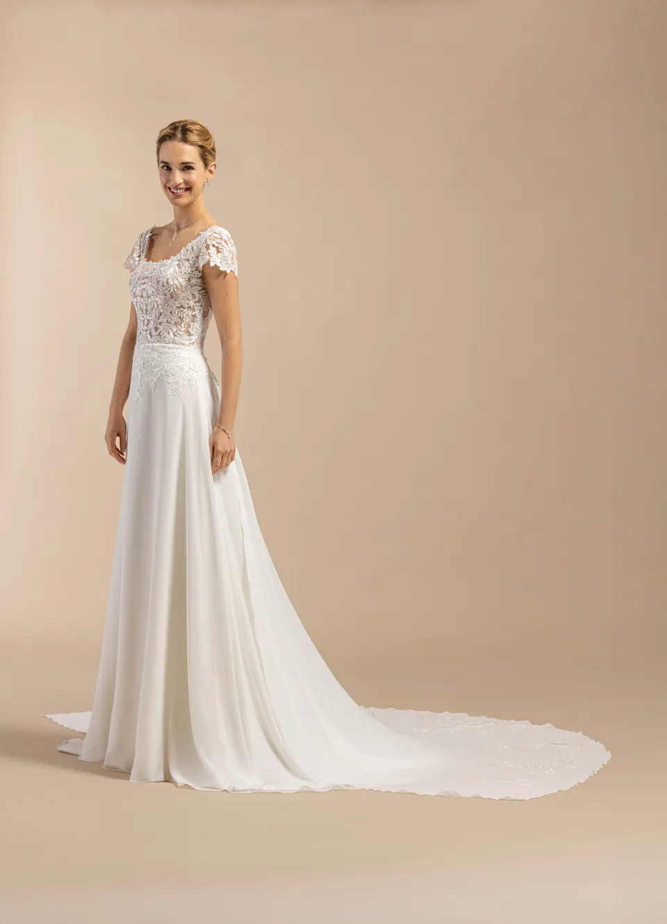 eglantine-bruges-brautkleid-in-ivoire-gr-34-64 image 1