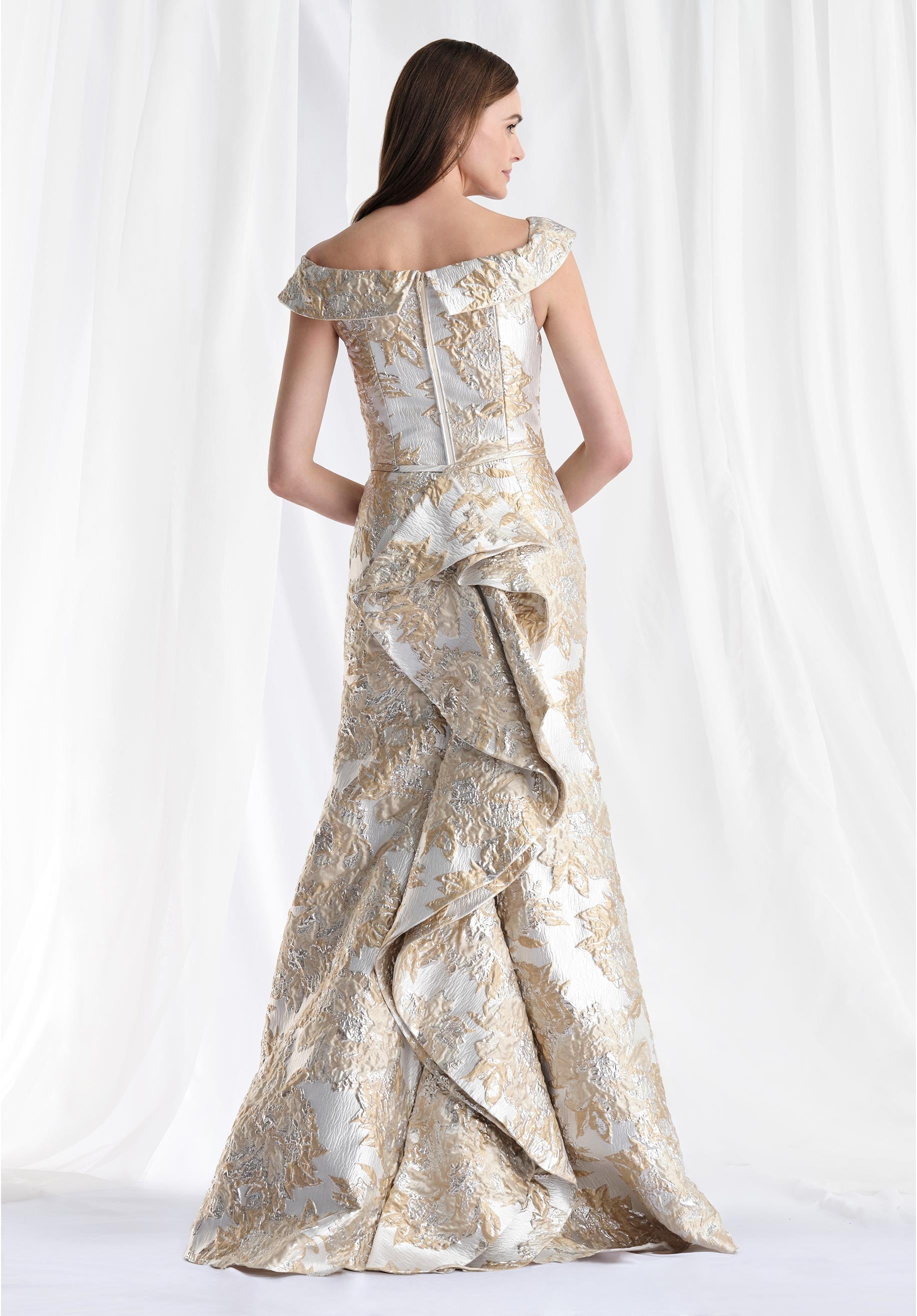morilee-abendkleid-fit-and-flare-metallic-brokats-mit-r-schendrape image 8