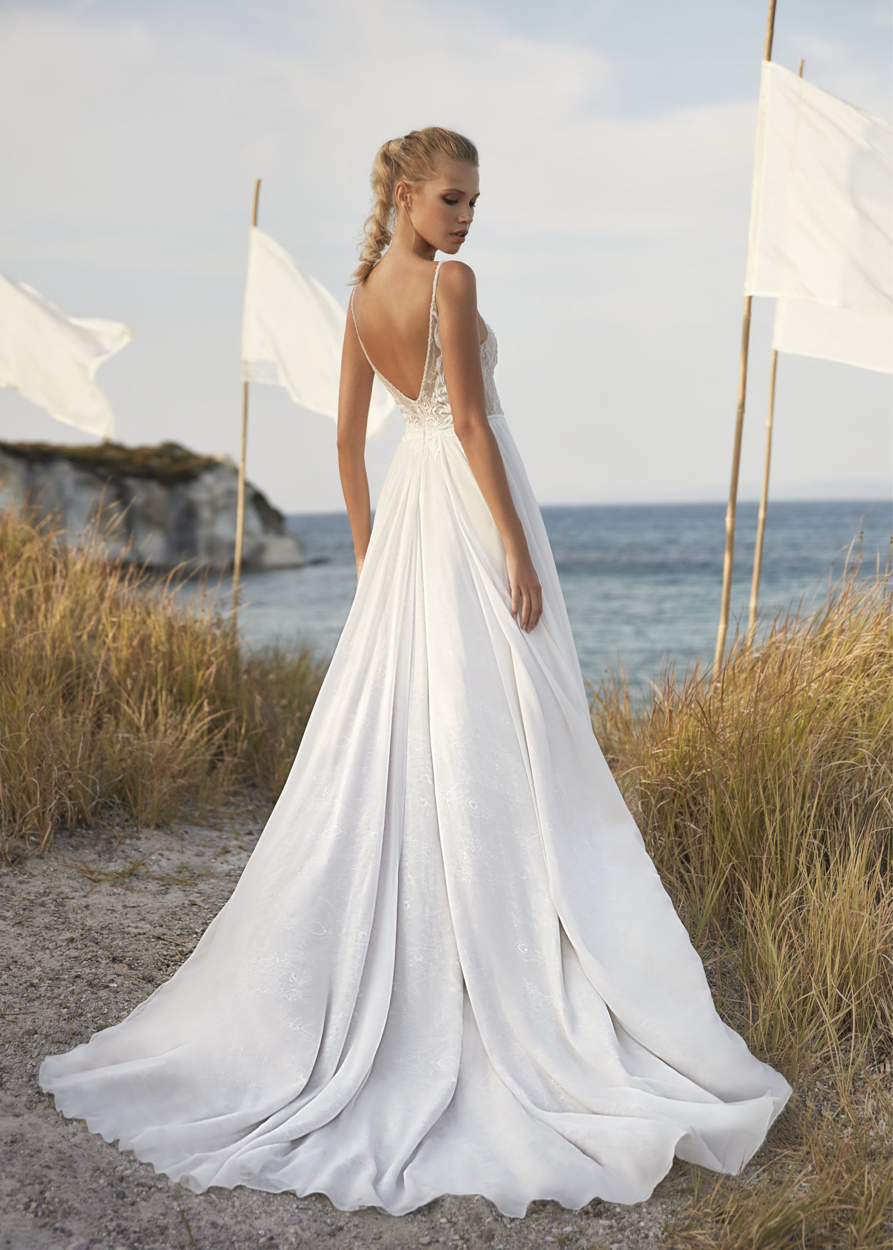gbs-herve-paris-bridal-valente-brautkleid-boho-destination-collection image 2