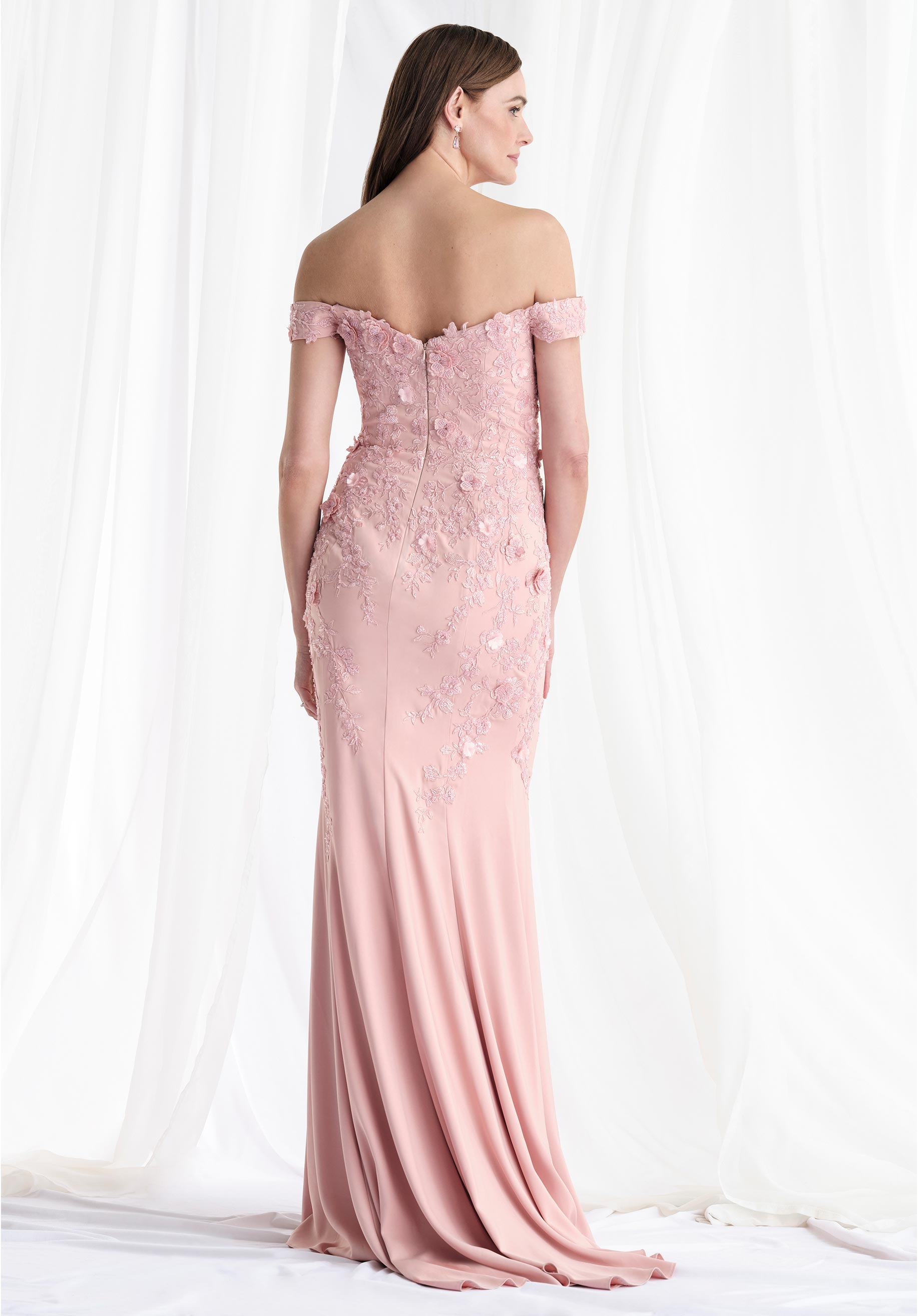 morilee-abendkleid-fit-and-flare-crepe-mit-off-shoulder-und-perlen-bl-ten image 5
