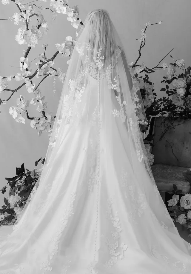 morilee-schleier-kathedralenl-nge-florale-stickerei image 1