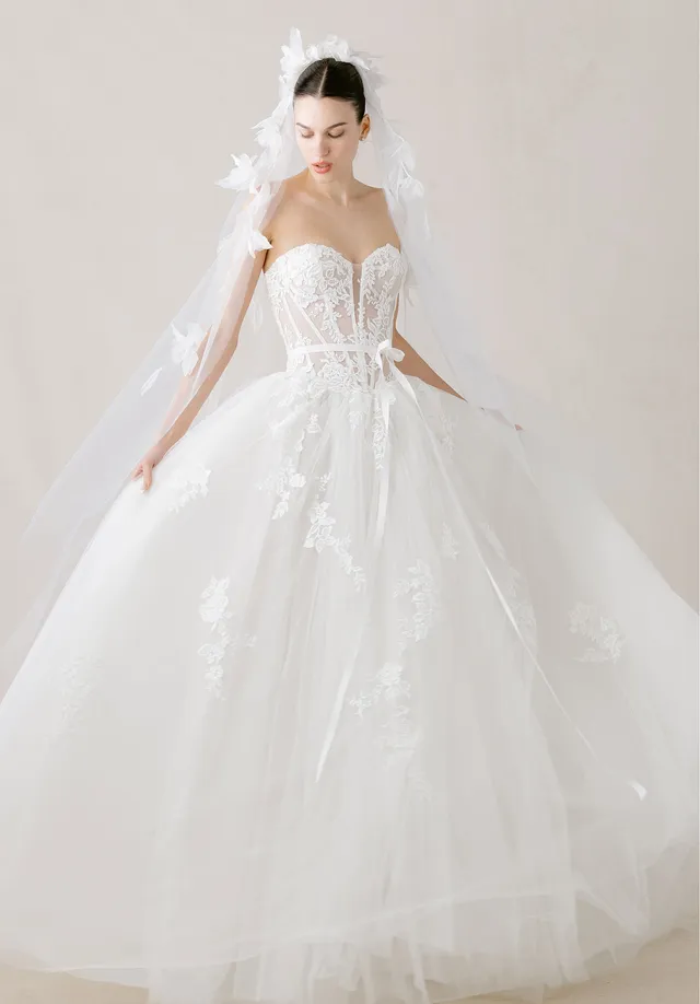 morilee-3d-organza-feather-schleier-kathedralen-schleier image 1