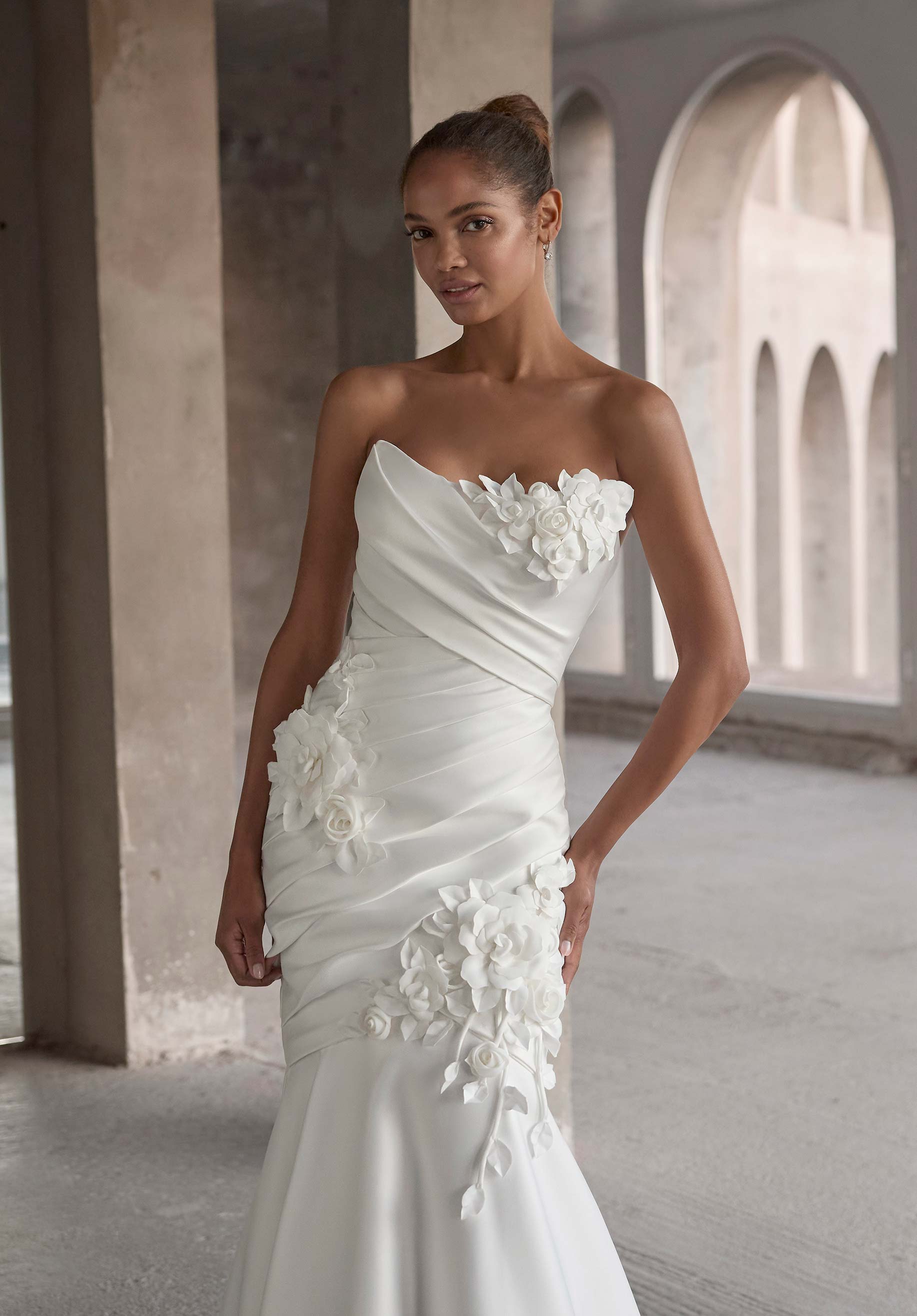 morilee-iana-brautkleid-fit-to-flare-satin-mit-3d-bl-ten-und-schn-rcorset image 3