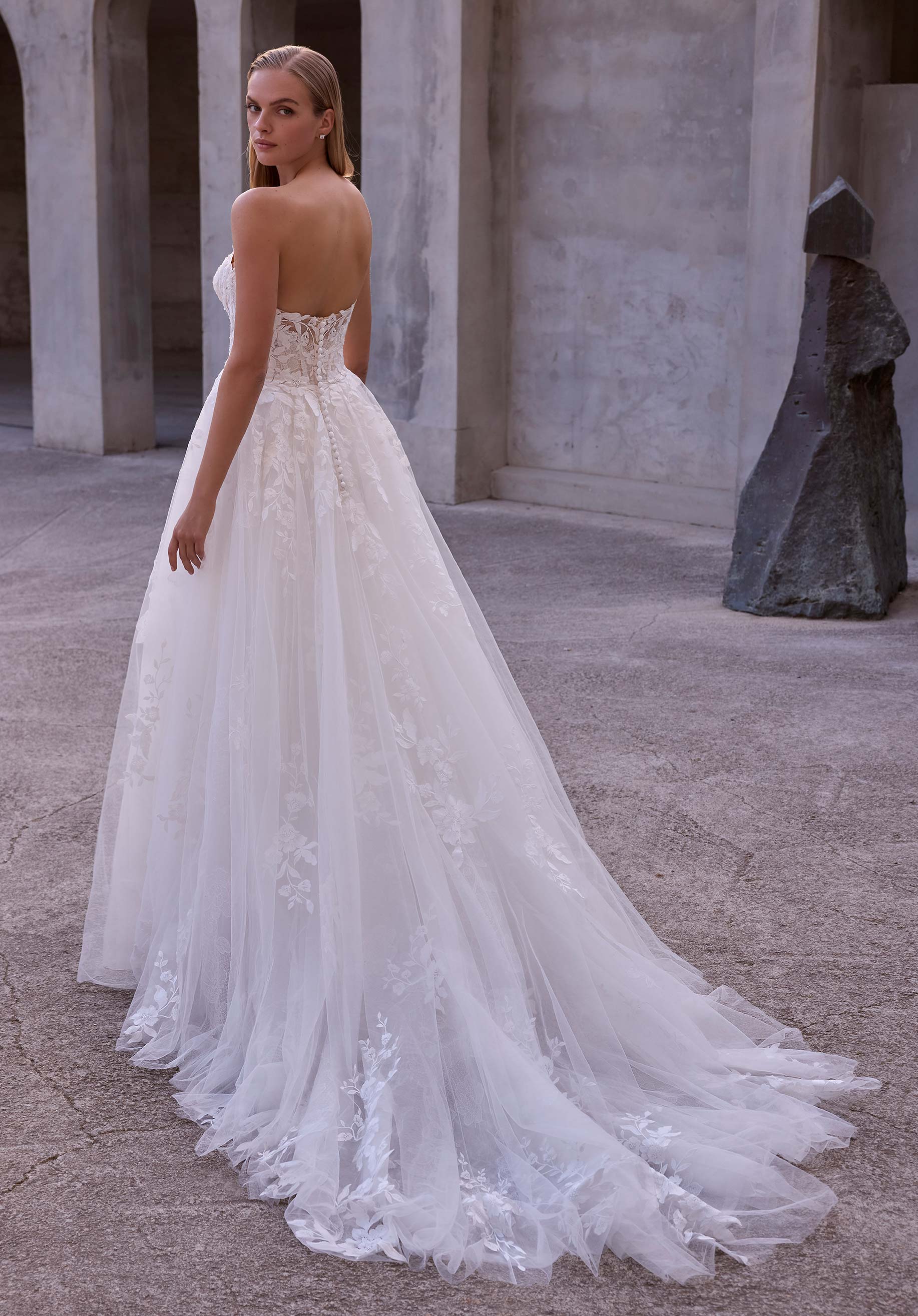 morilee-cordia-brautkleid-a-linie-strapless-mit-peplum-und-puff-rmel image 4