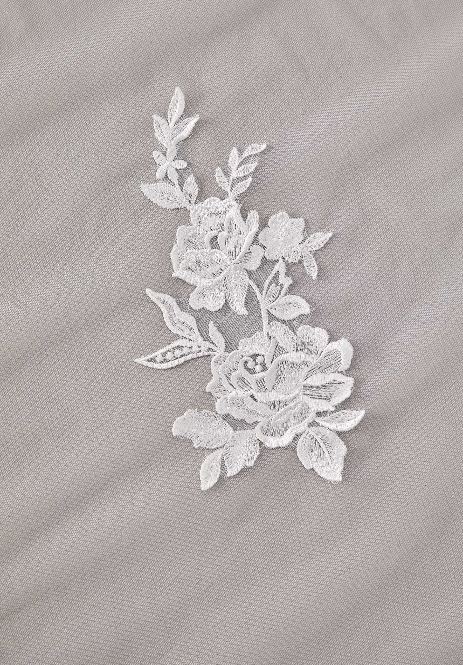 morilee-kathedralenschleier-mit-frosted-spitze image 2
