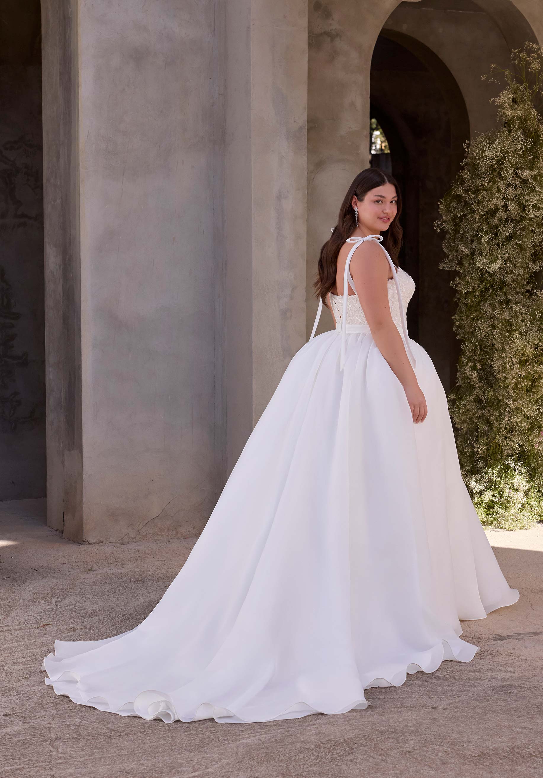 morilee-junia-fit-and-flare-brautkleid-mit-korsett-und-applikation image 2