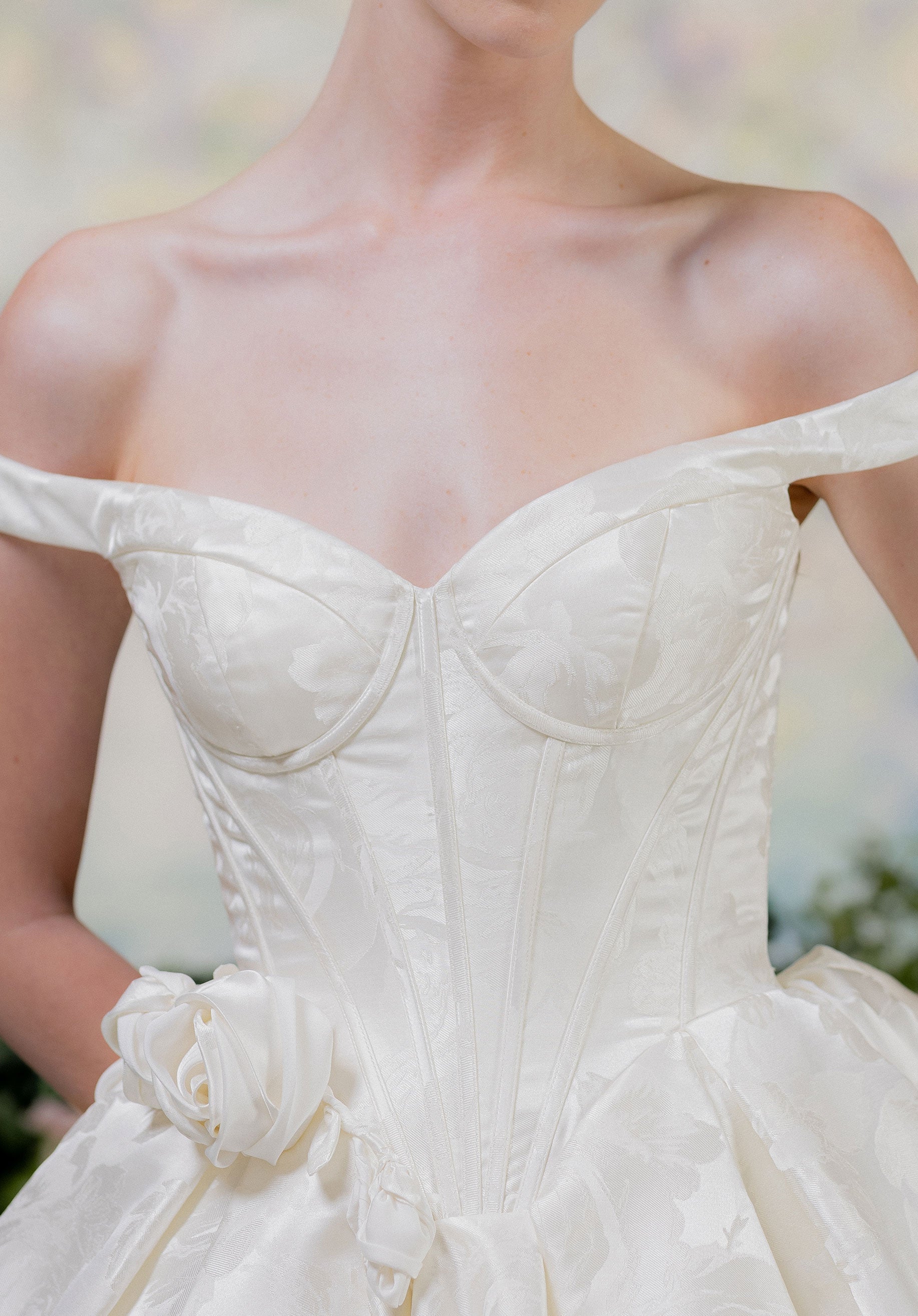 morilee-thyla-brautkleid-jacquard-ballkleid-off-shoulder image 5