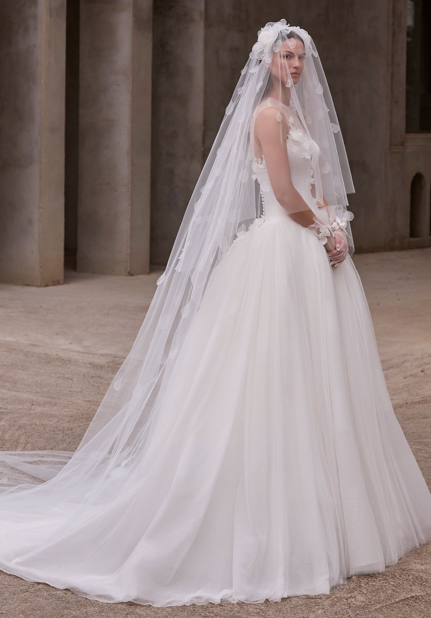 morilee-3d-organza-bl-ten-t-ll-kathedral-schleier-mit-blusher image 1