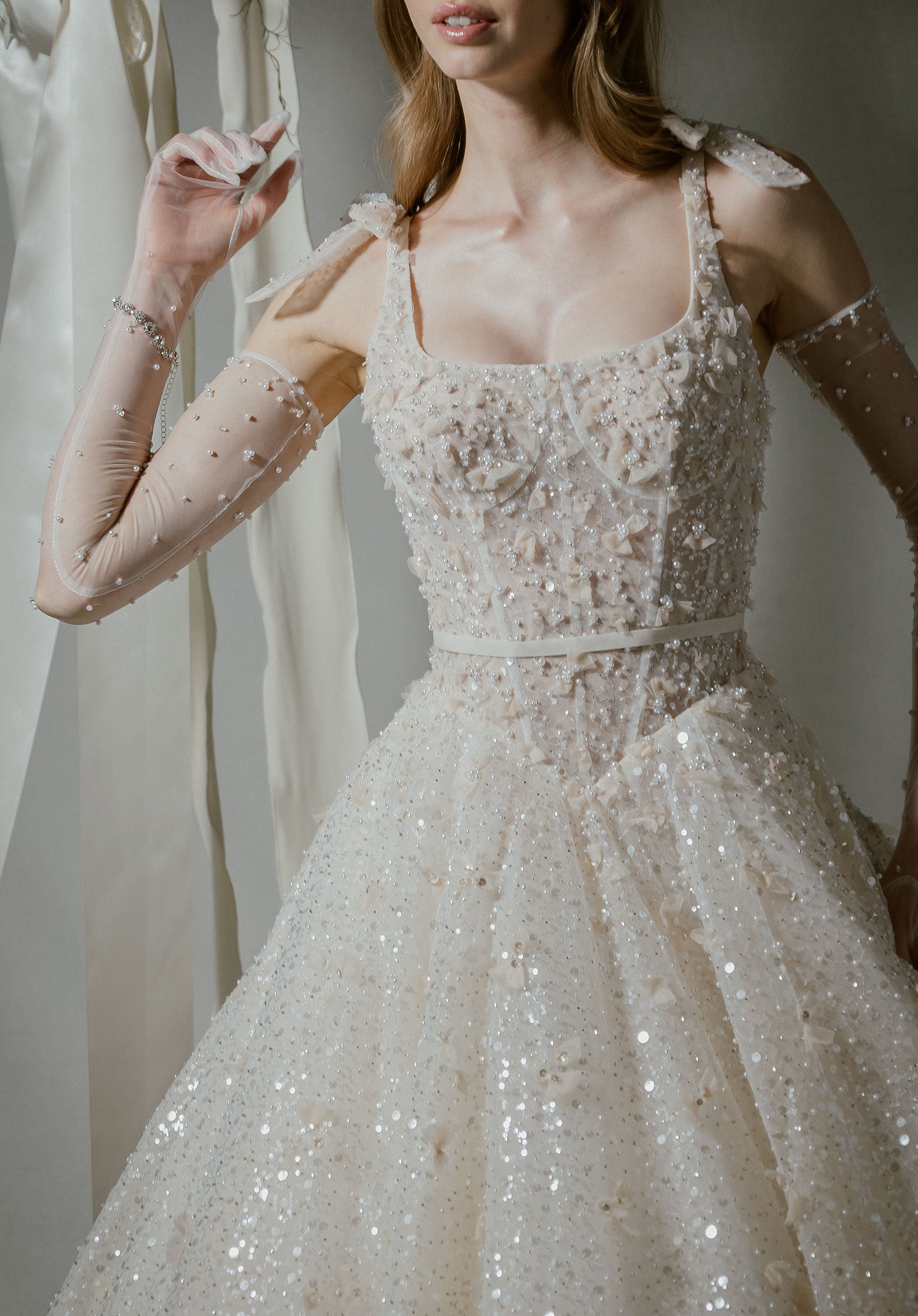 morilee-sequin-and-pearl-bestickte-handschuhe image 1