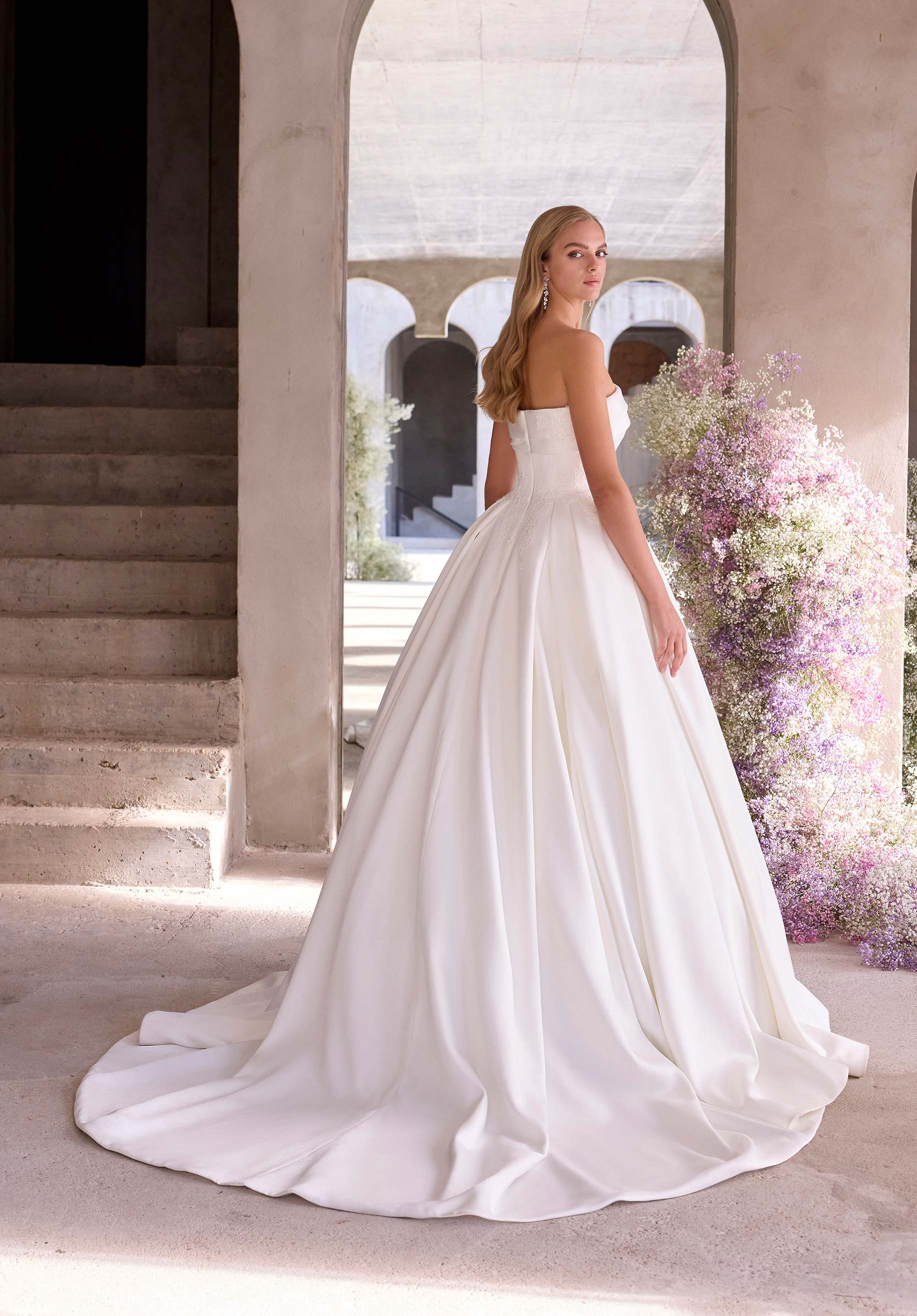 morilee-asteria-brautkleid-ballkleid-satin-spitze image 4