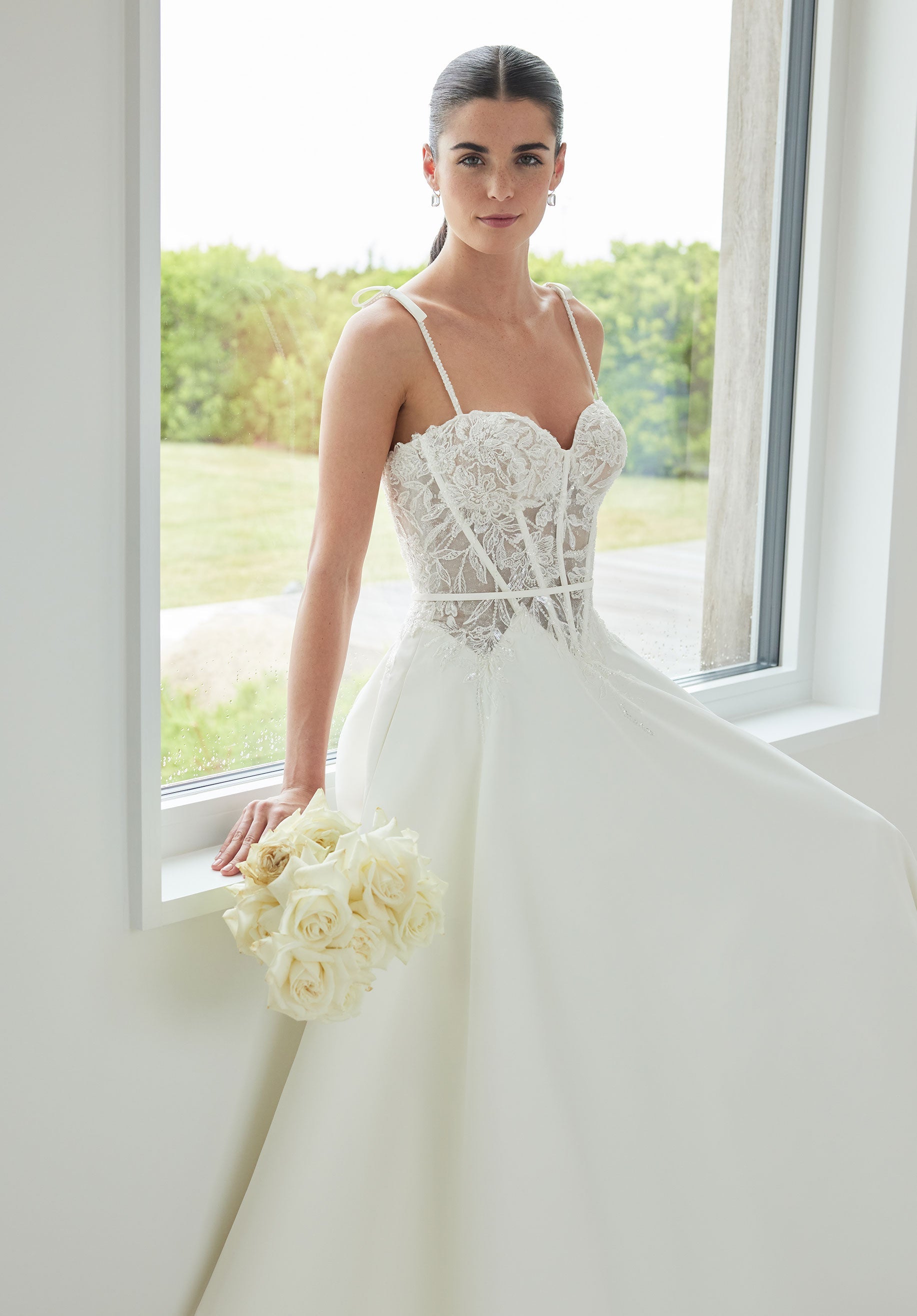 morilee-stella-brautkleid-a-linie-mit-chantilly-spitze-und-basque-taille image 4