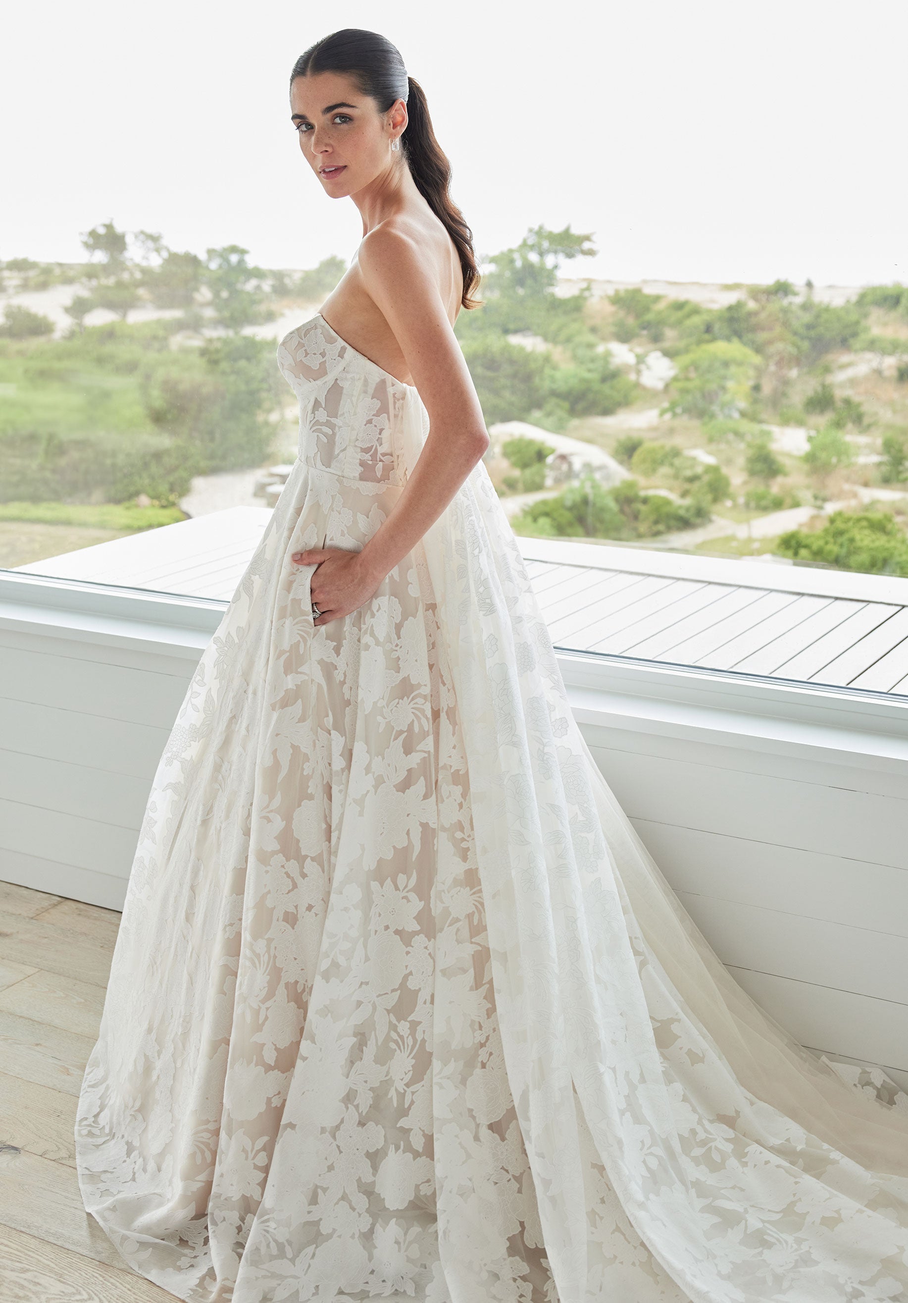 morilee-saige-ballkleid-brautkleid-aus-burnout-organza image 8