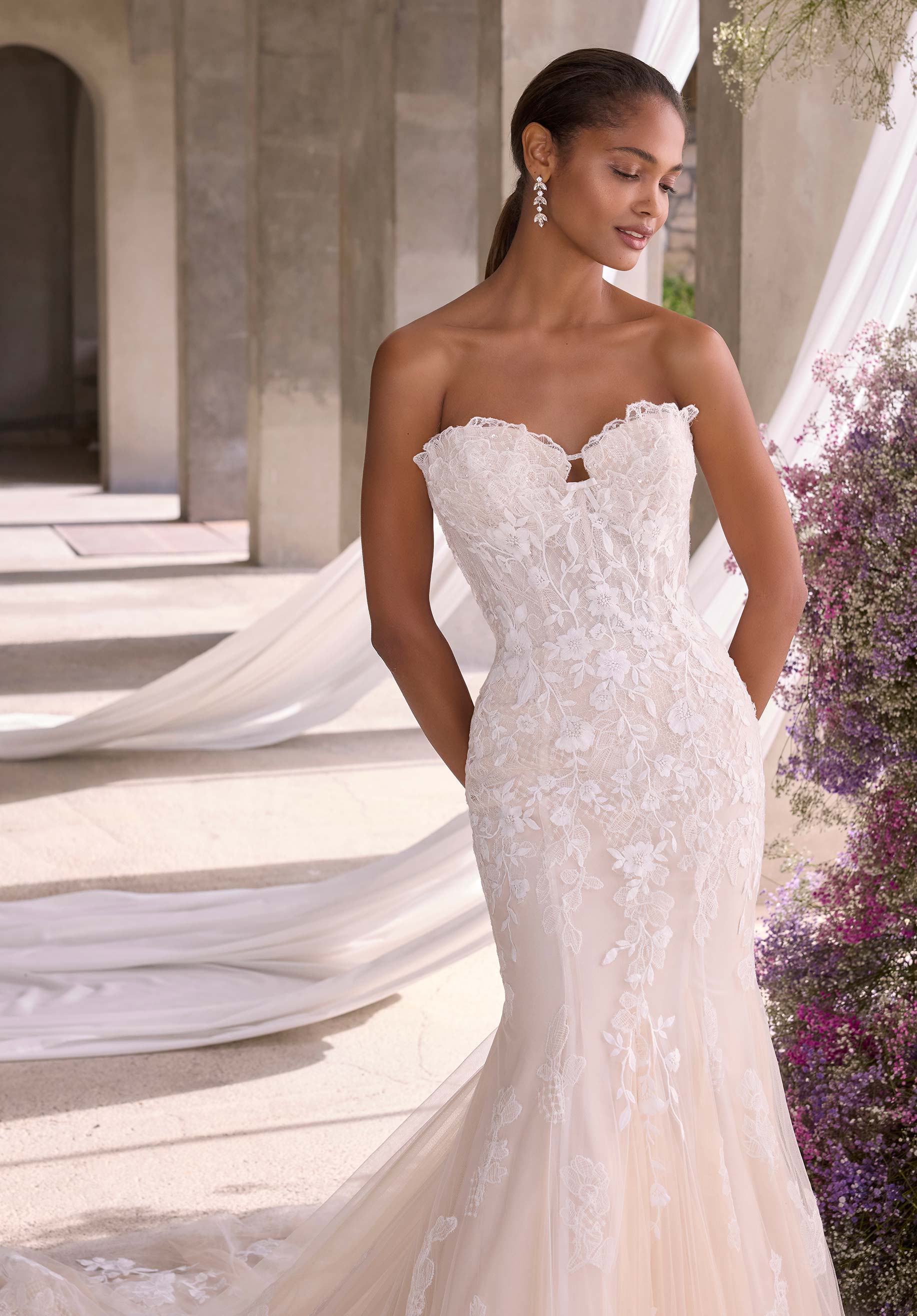 morilee-daphina-brautkleid-a-linie-mit-petal-oberteil-und-schleppe image 3