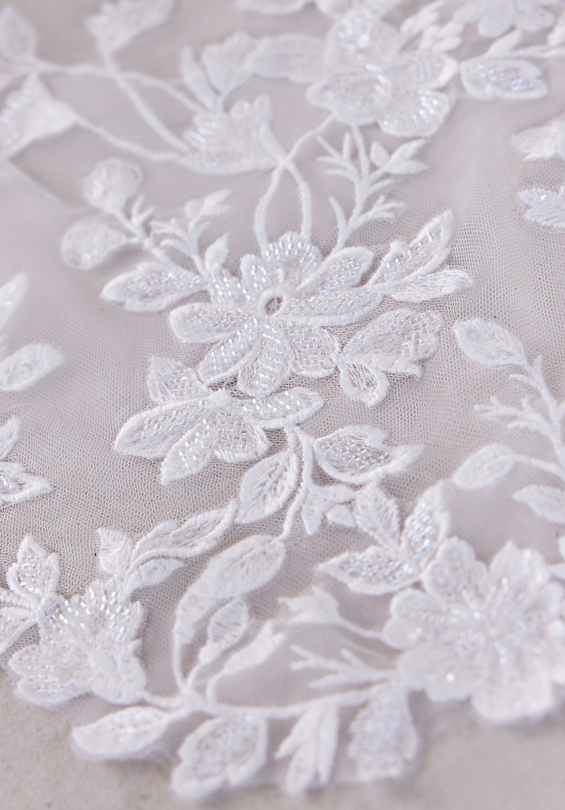 morilee-sachi-brautkleid-a-linie-mit-plunge-und-spitzenschleppe image 4