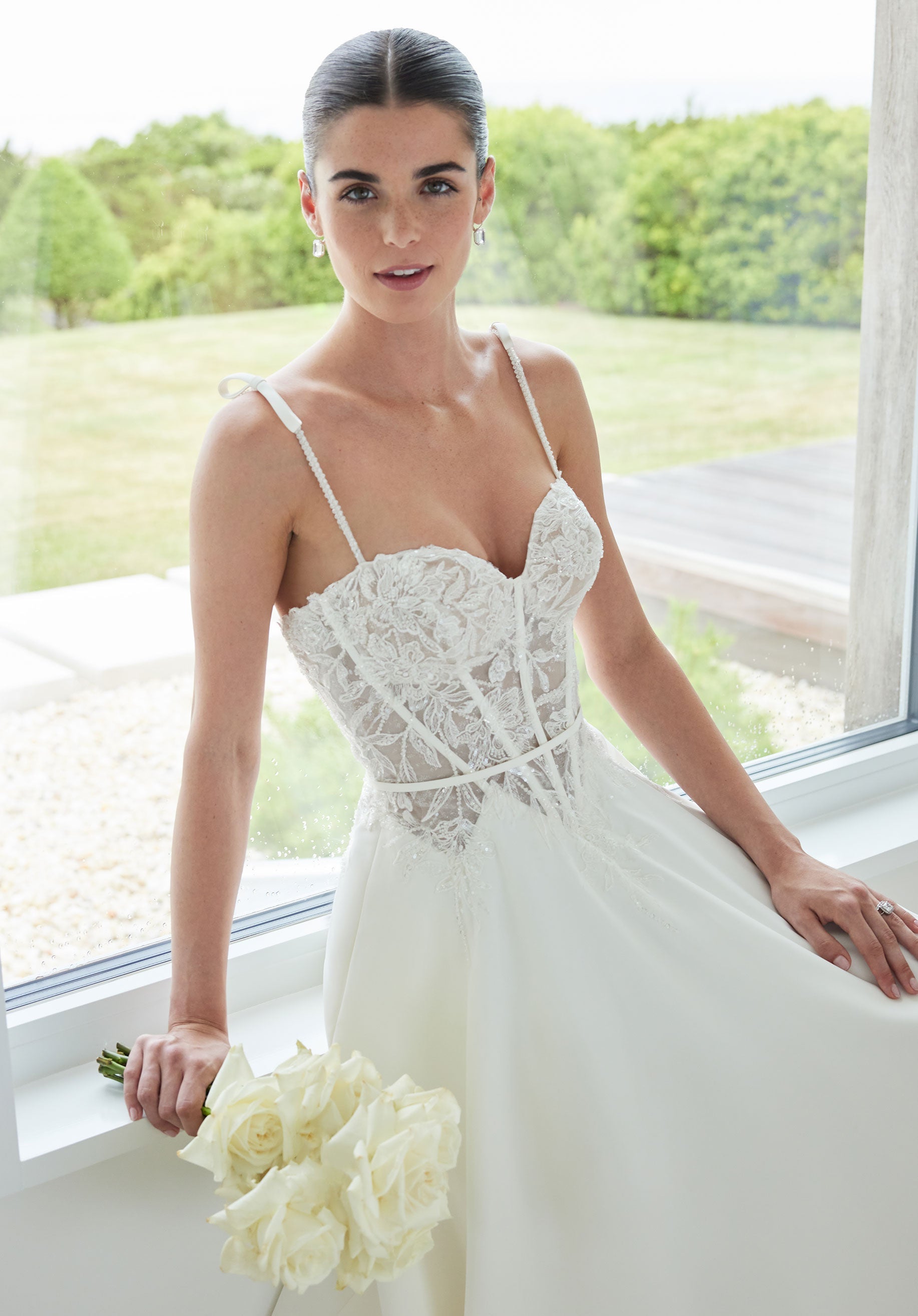 morilee-stella-brautkleid-a-linie-mit-chantilly-spitze-und-basque-taille image 5