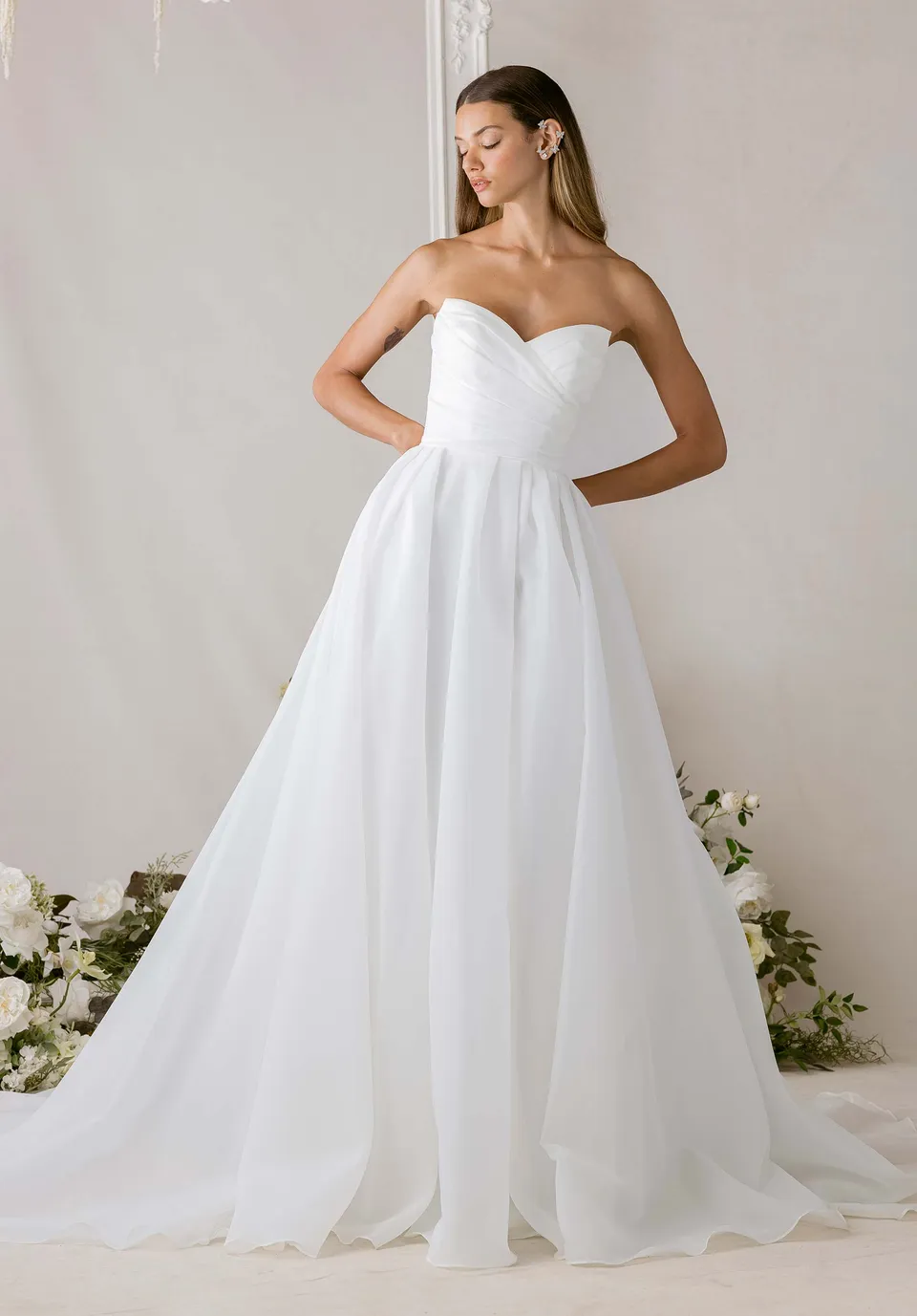 morilee-elssler-brautkleid-a-linie-mit-drapiertem-cat-eye-und-ballon-rmeln image 1