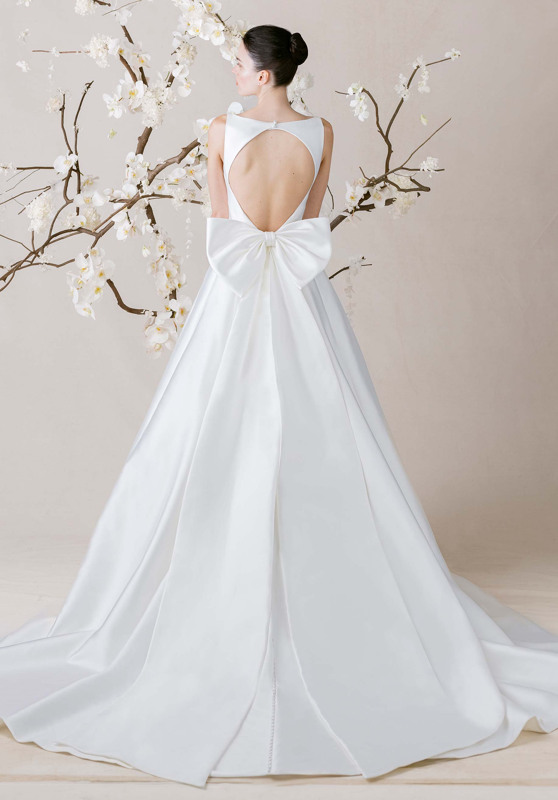 morilee-sylvia-mikado-ballkleid-brautkleid-mit-bateau-ausschnitt-und-schleife image 3