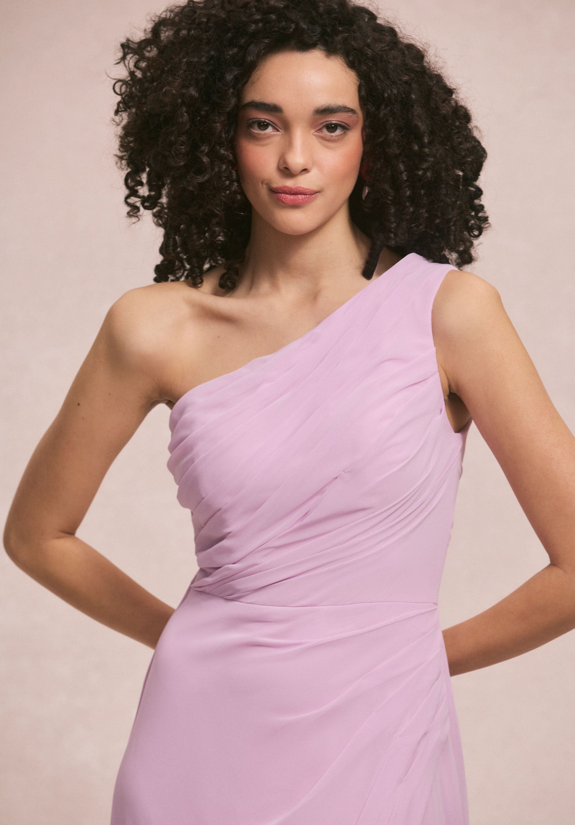 morilee-one-shoulder-chiffon-brautjungfernkleid-mit-schlitz image 2
