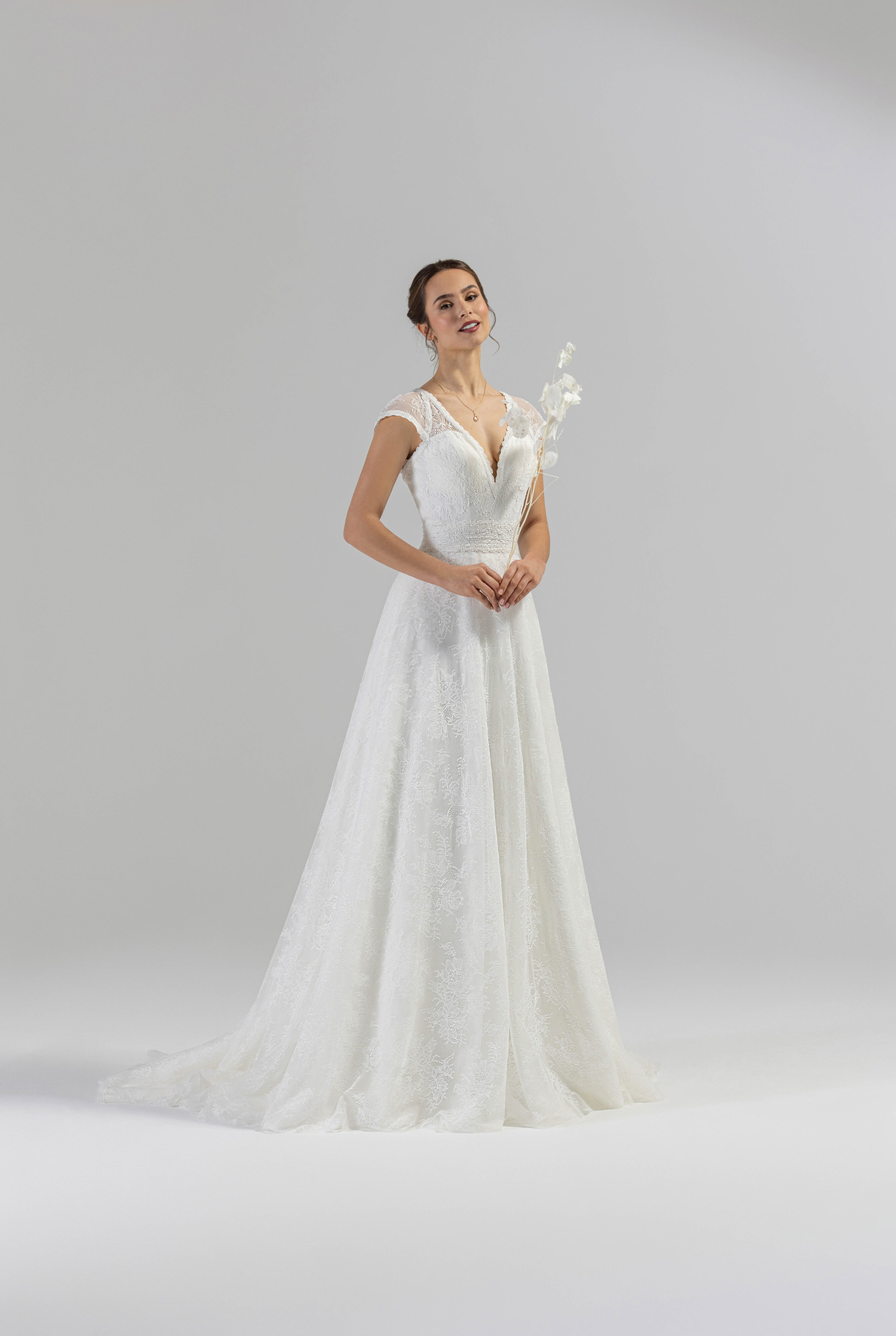 eglantine-londres-brautkleid-ivoire-gr-34-74-mit-spitze image 1