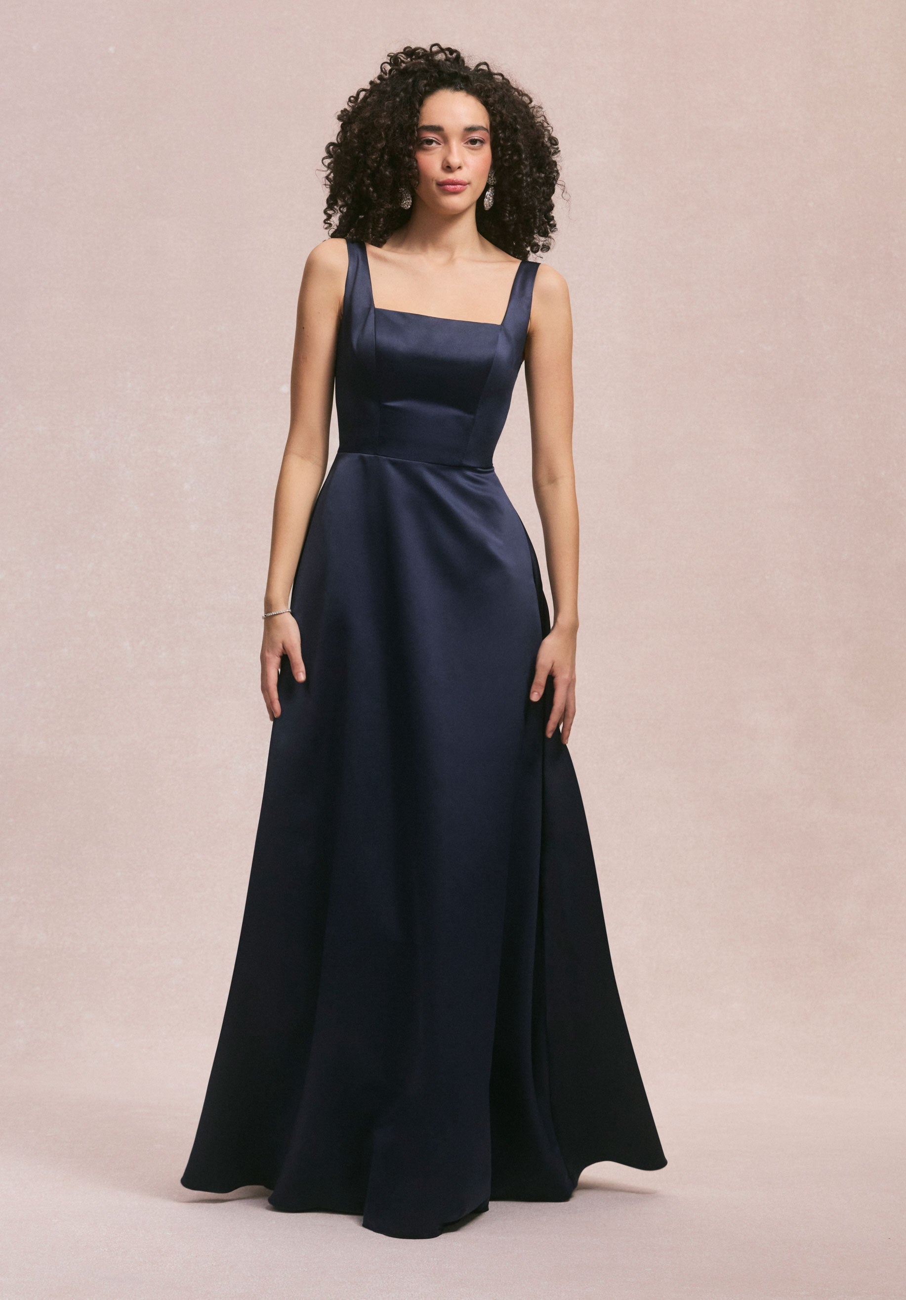 morilee-square-neck-satin-brautjungfernkleid-mit-schleife image 3
