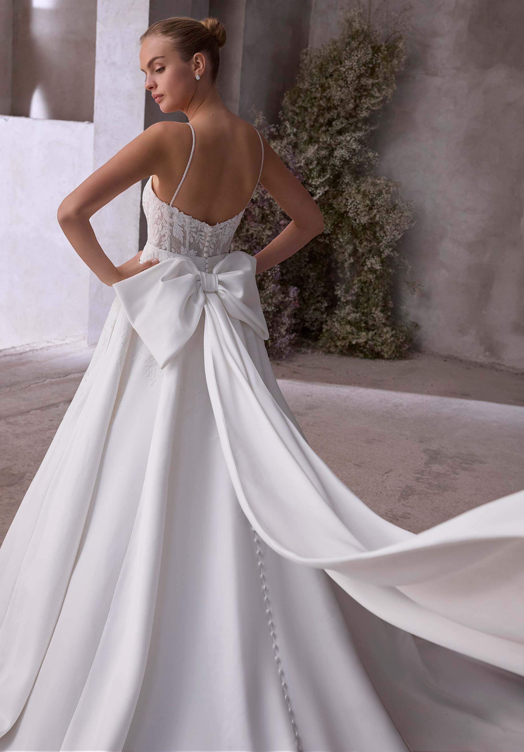 morilee-angeline-brautkleid-ballkleid-mit-blumen-und-taschen image 4